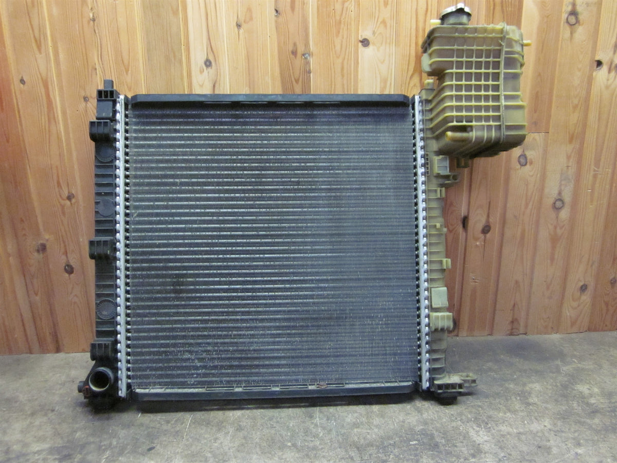 Mercedes Vito W638 Køler Med OEM Nr. A6385002600 Fra Mercedes Ophugger
