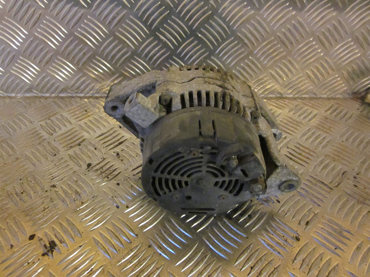 Opel Astra F Generator Med OEM Nr. 0123122001 Fra Opel Ophugger