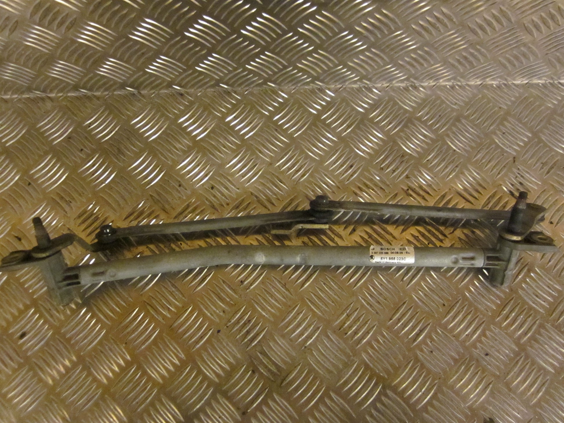 Skoda Fabia Viskertræk Med OEM Nr. 6Y1955603 Fra Skoda Ophugger