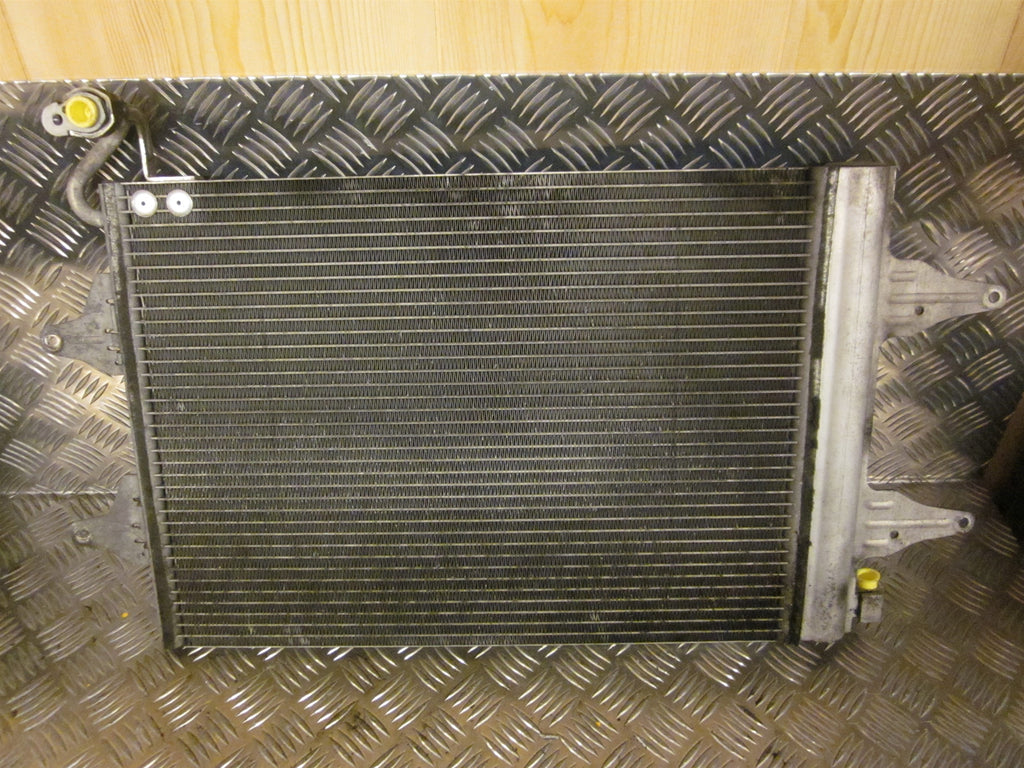 Skoda Fabia Køler Aircond Med OEM Nr. 6Q0820411K Fra Skoda Ophugger