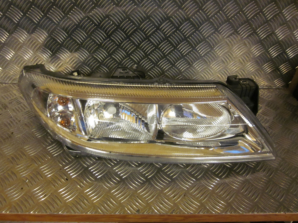 Renault Laguna 2 Forlygte Med OEM Nr. 8200002847 Fra Renault Ophugger