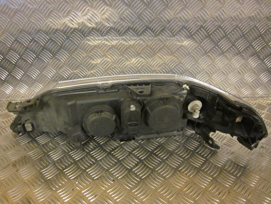 Renault Laguna 2 Forlygte Med OEM Nr. 8200002847 Fra Renault Ophugger