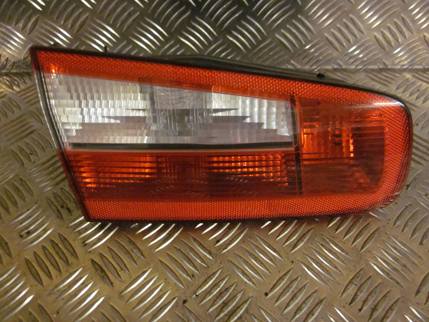 Renault Laguna 2 Baglygte Med OEM Nr. Ophugger Fra Renault Ophugger