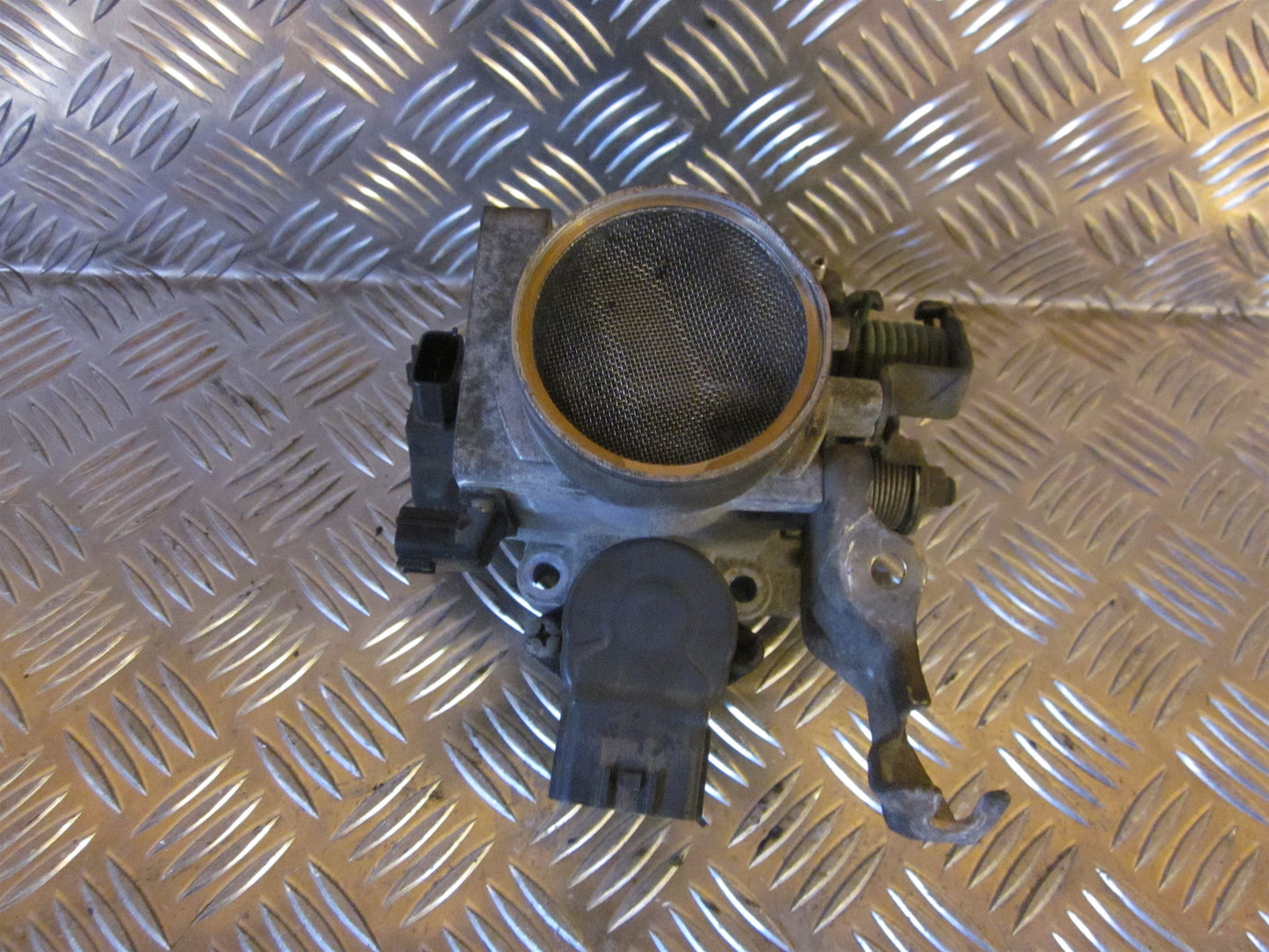 Nissan Micra K11 Spjældhus Med OEM Nr. Ophugger Fra Nissan Ophugger