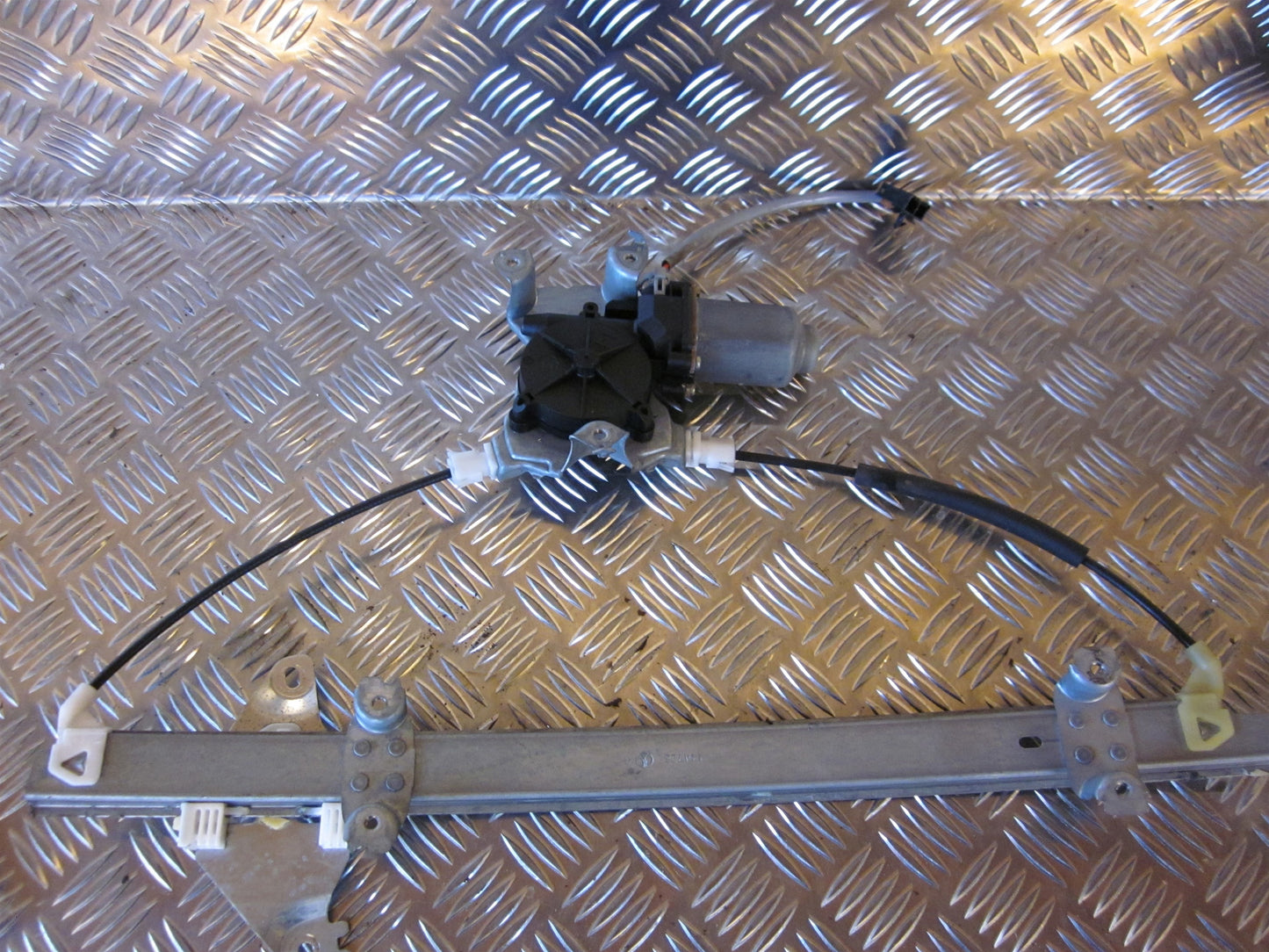 Nissan Almera N16 Rudemotor - Rudehejs Med OEM Nr. Ophugger Fra Nissan Ophugger