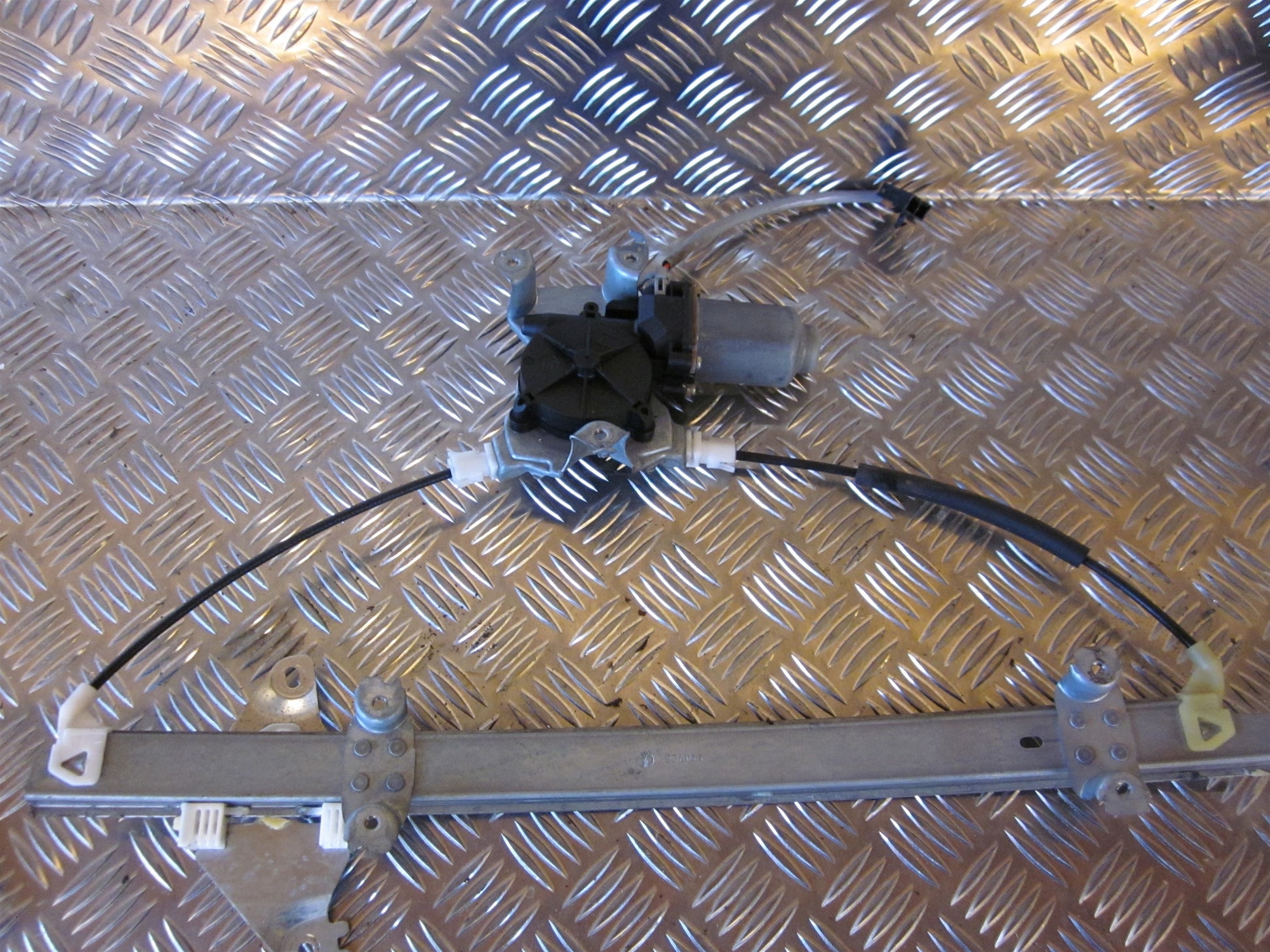 Nissan Almera N16 Rudemotor - Rudehejs Med OEM Nr. Ophugger Fra Nissan Ophugger