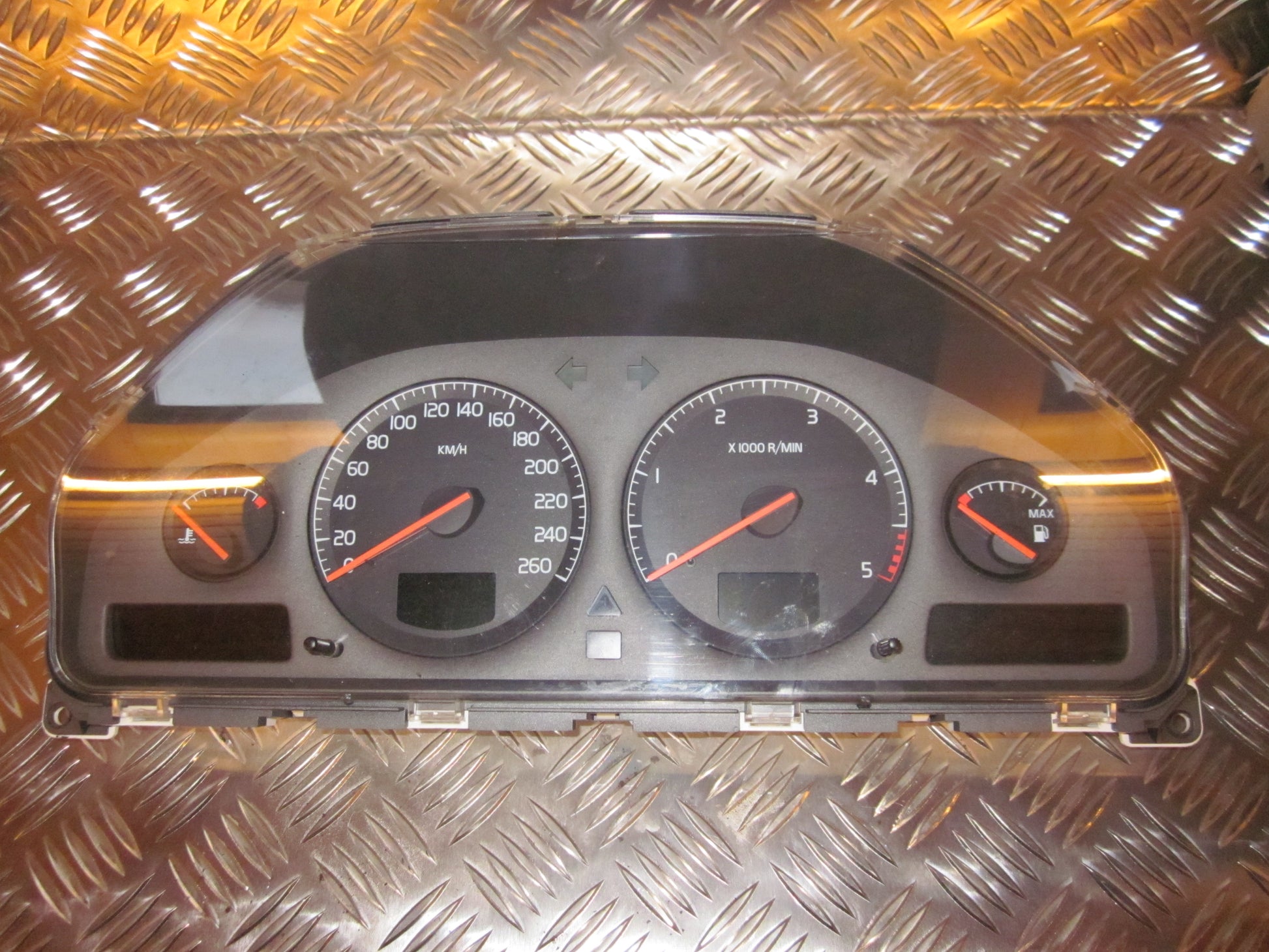 Volvo 80 Serie Speedometer - Instrument Med OEM Nr. Ophugger Fra Volvo Ophugger
