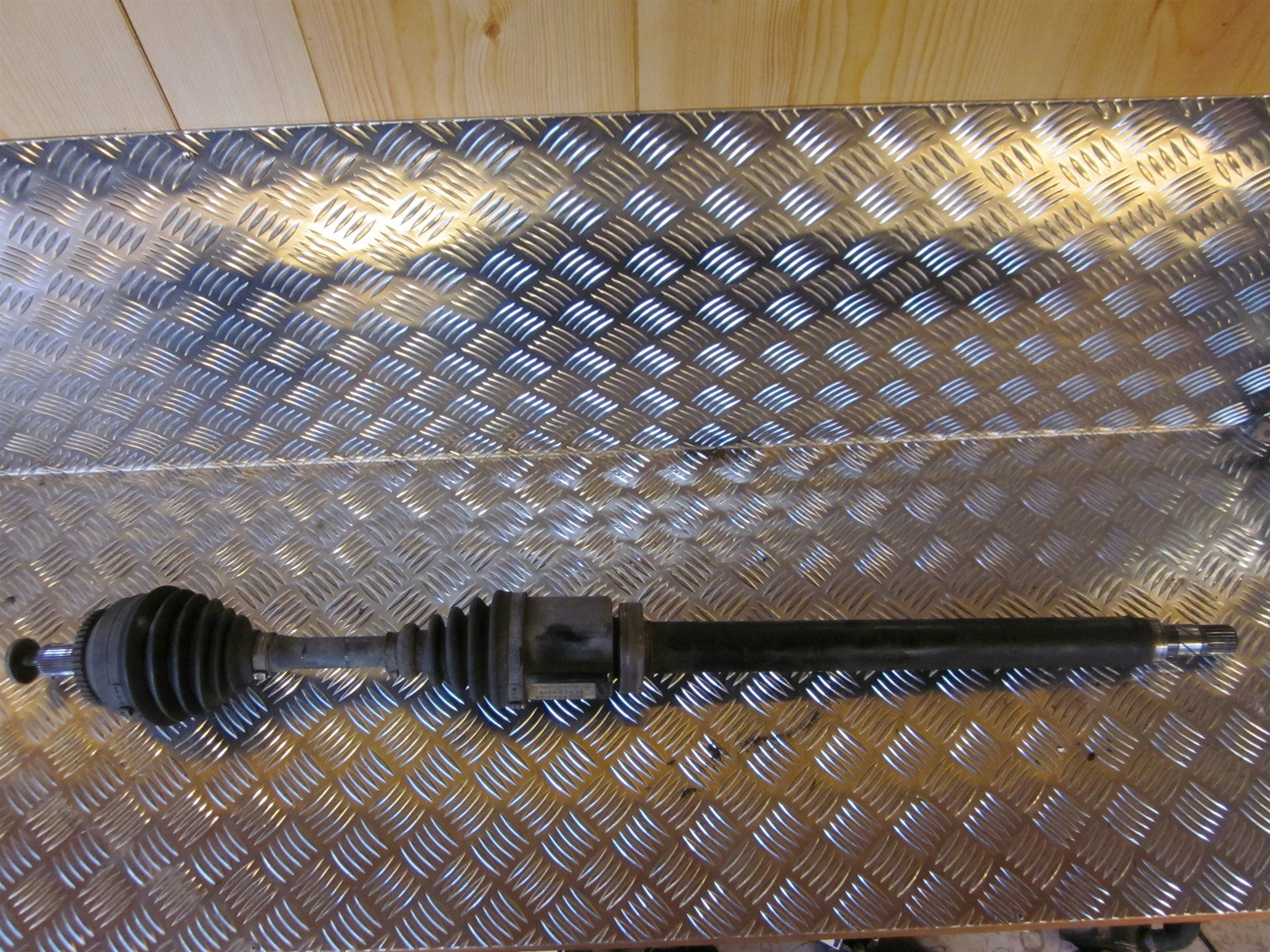 Volvo 80 Serie Trækaksel For H Med OEM Nr. 8251508 Fra Volvo Ophugger
