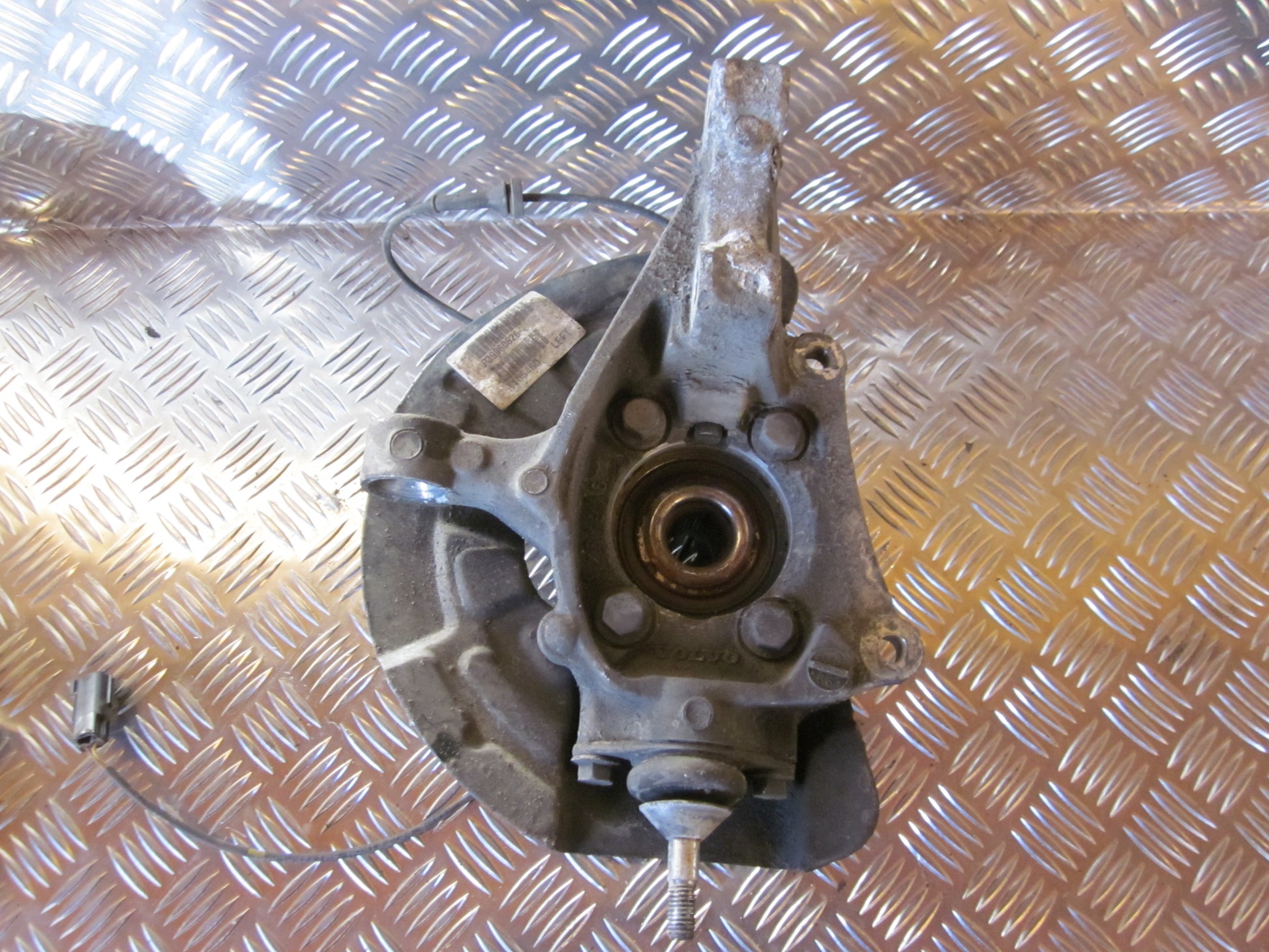 Volvo 80 Serie Spindel For V Med OEM Nr. Ophugger Fra Volvo Ophugger