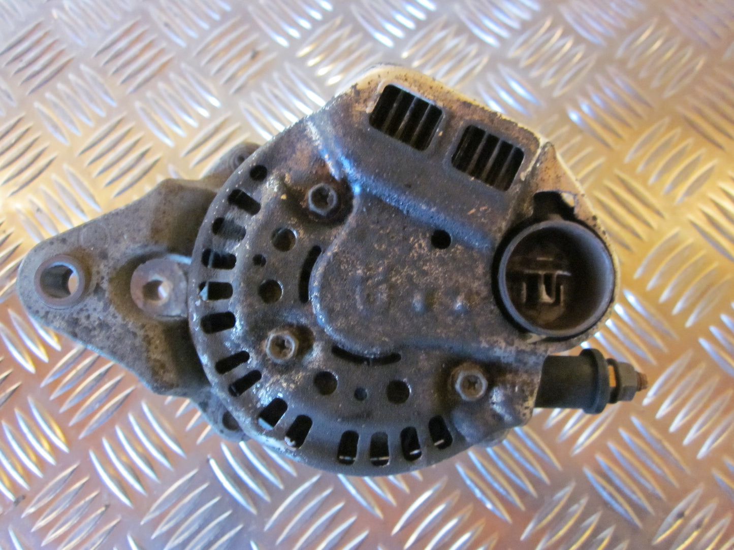 Suzuki Swift Generator Med OEM Nr. 3140060B11 Fra Suzuki Ophugger