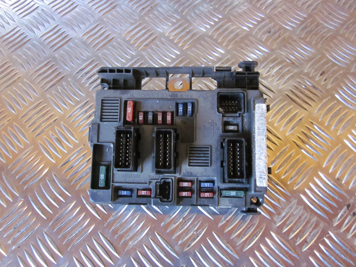 Peugeot 206 Sikringsboks Med OEM Nr. 6500Y1 Fra Peugeot Ophugger