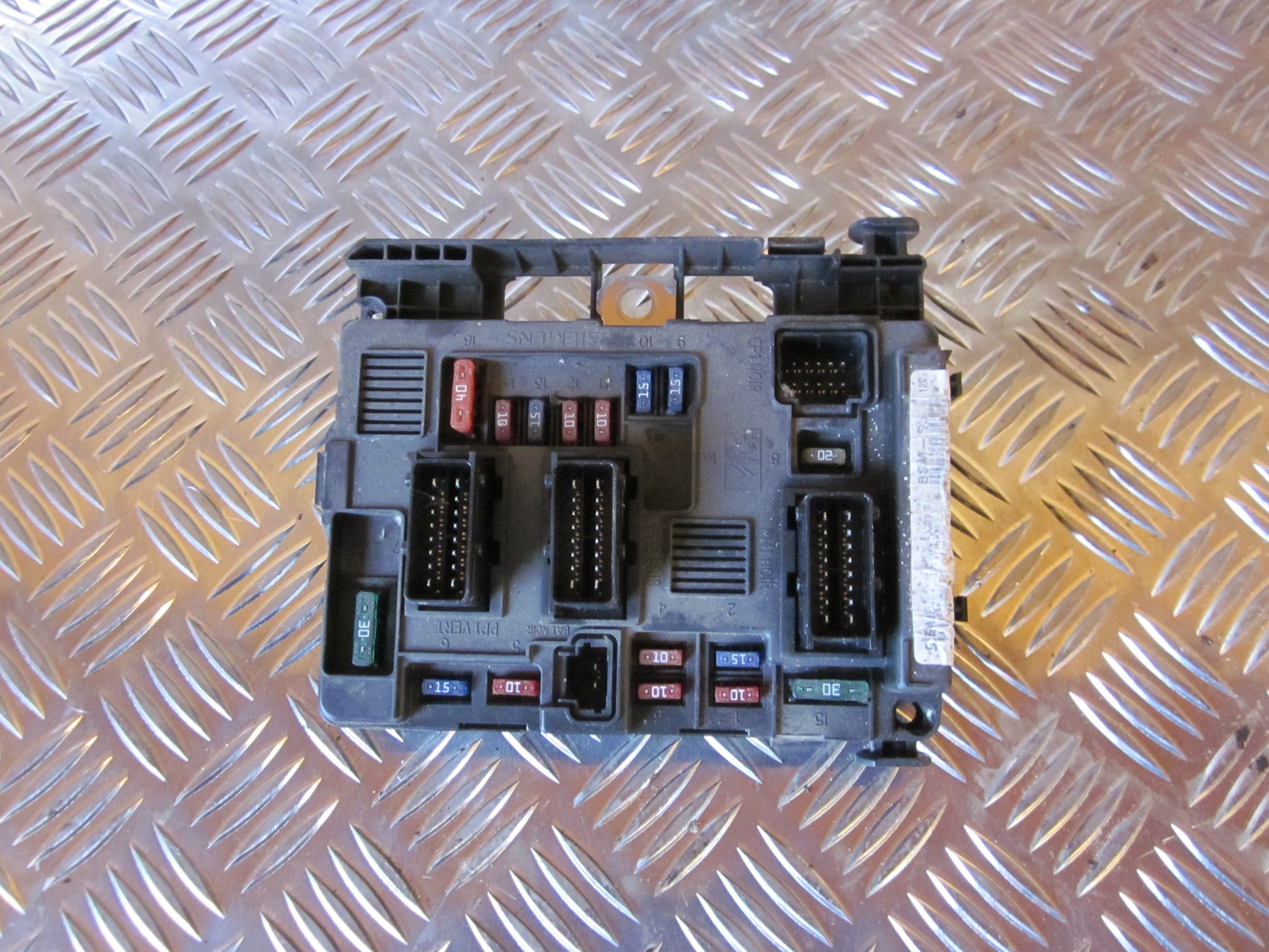 Peugeot 206 Sikringsboks Med OEM Nr. SIEMENS Fra Peugeot Ophugger