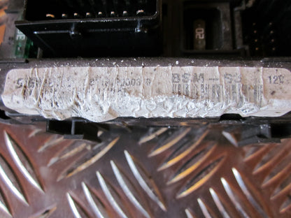 Peugeot 206 Sikringsboks Med OEM Nr. 6500Y1 Fra Peugeot Ophugger