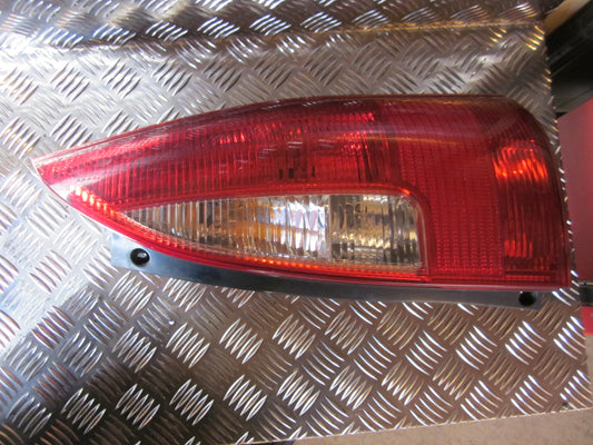 Mazda Premacy Baglygte Med OEM Nr. Ophugger Fra Mazda Ophugger