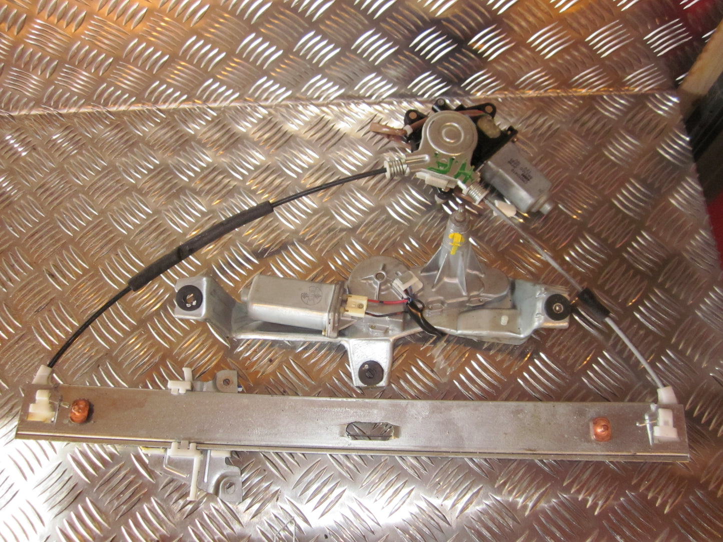 Mazda Premacy Rudemotor - Rudehejs Med OEM Nr. Ophugger Fra Mazda Ophugger