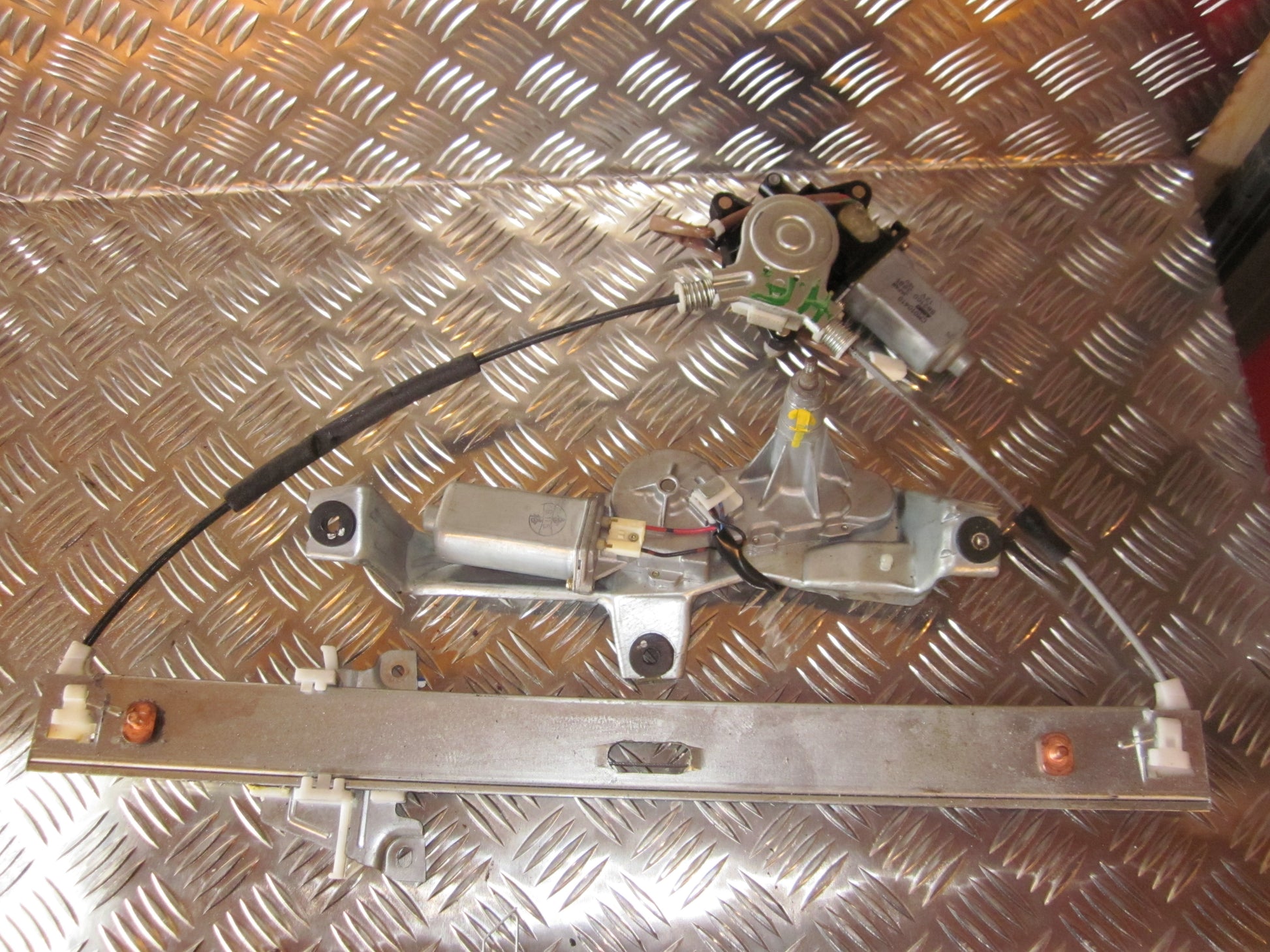 Mazda Premacy Rudemotor - Rudehejs Med OEM Nr. Ophugger Fra Mazda Ophugger