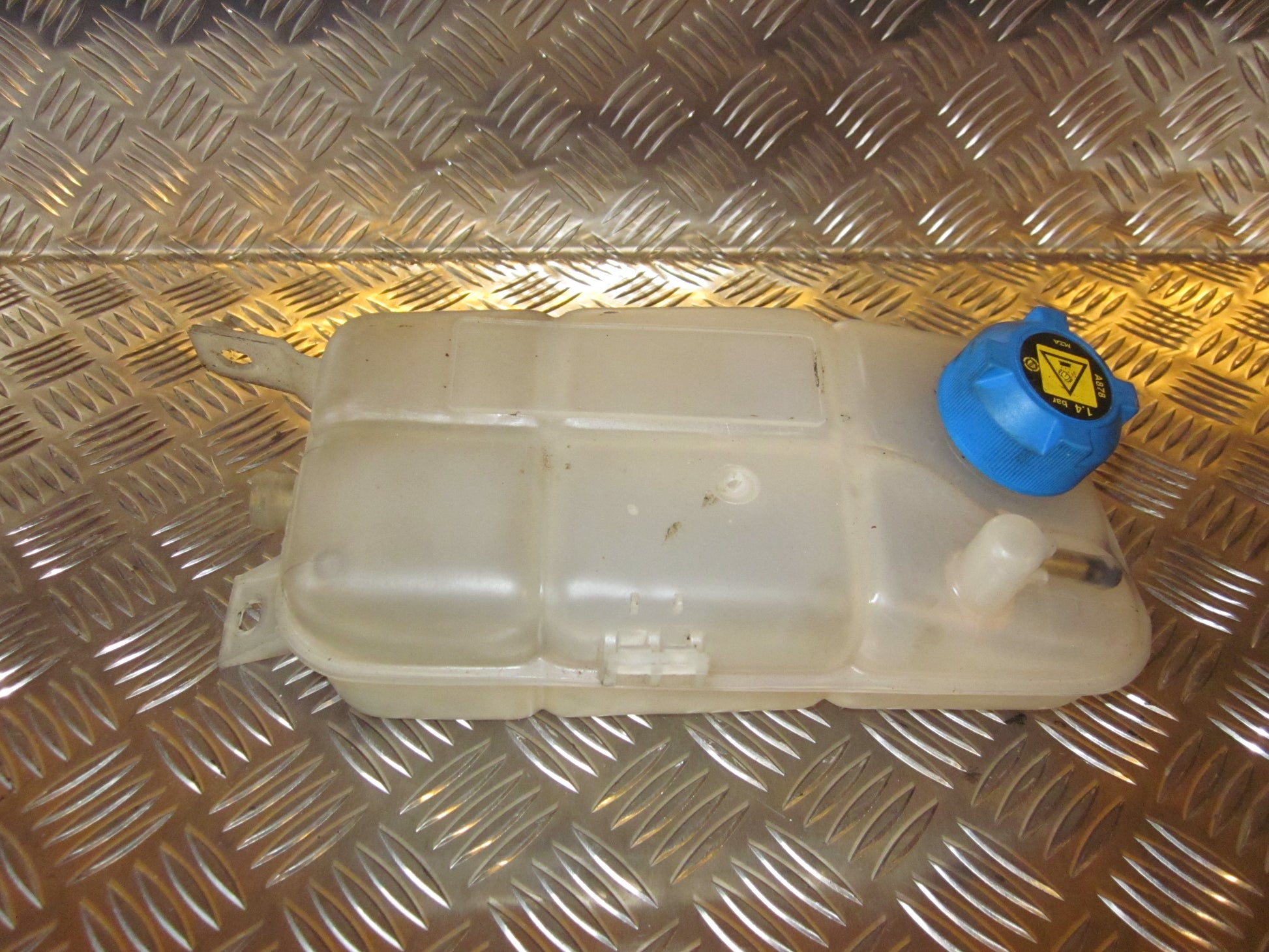 Alfa Romeo 147 Ekspansionsbehold Med OEM Nr. Ophugger Fra Alfa Romeo Ophugger