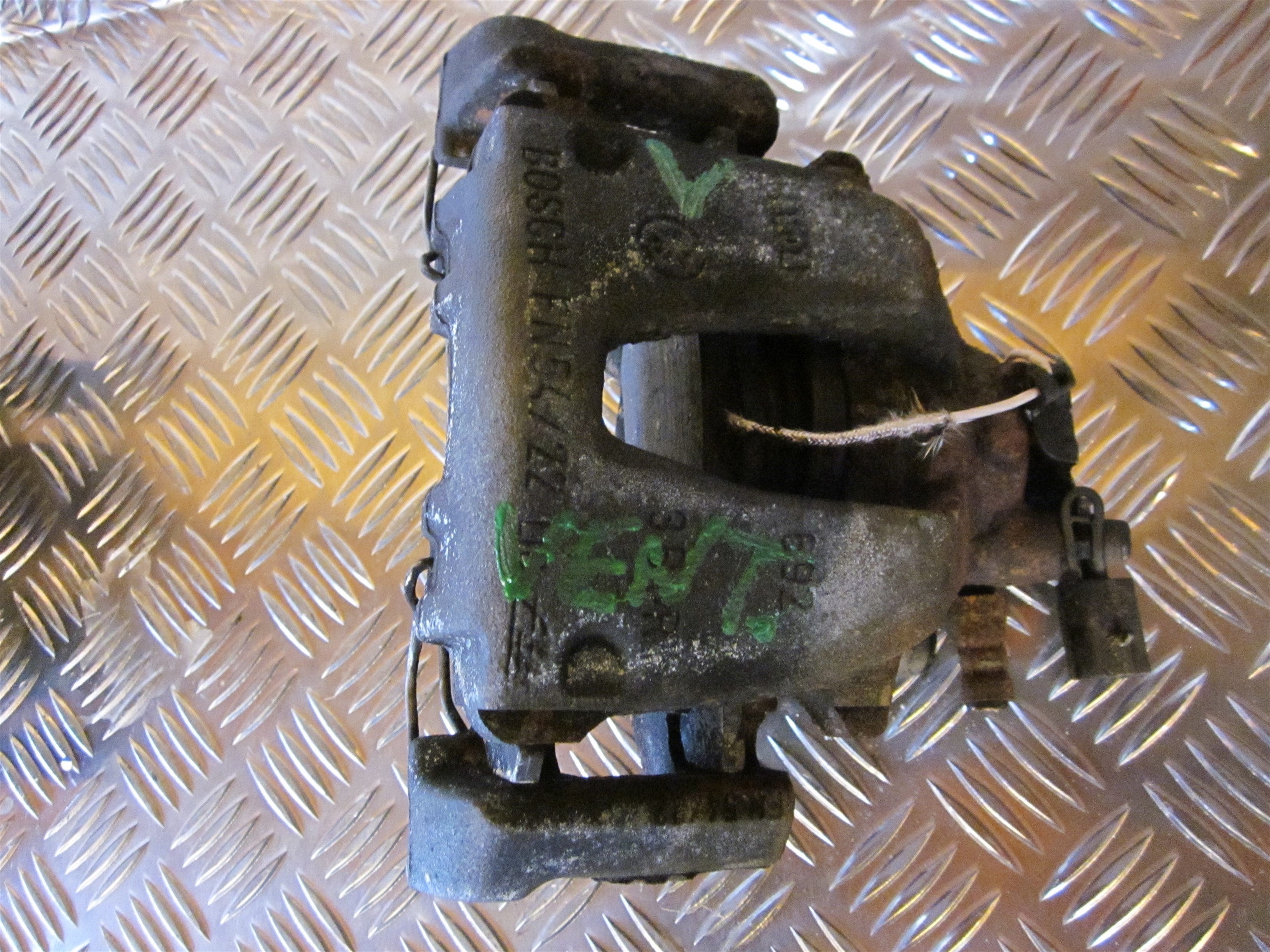 Alfa Romeo Alfa 147 Bremsekaliber Vf Med OEM Nr. Ophugger Fra Alfa Romeo Ophugger