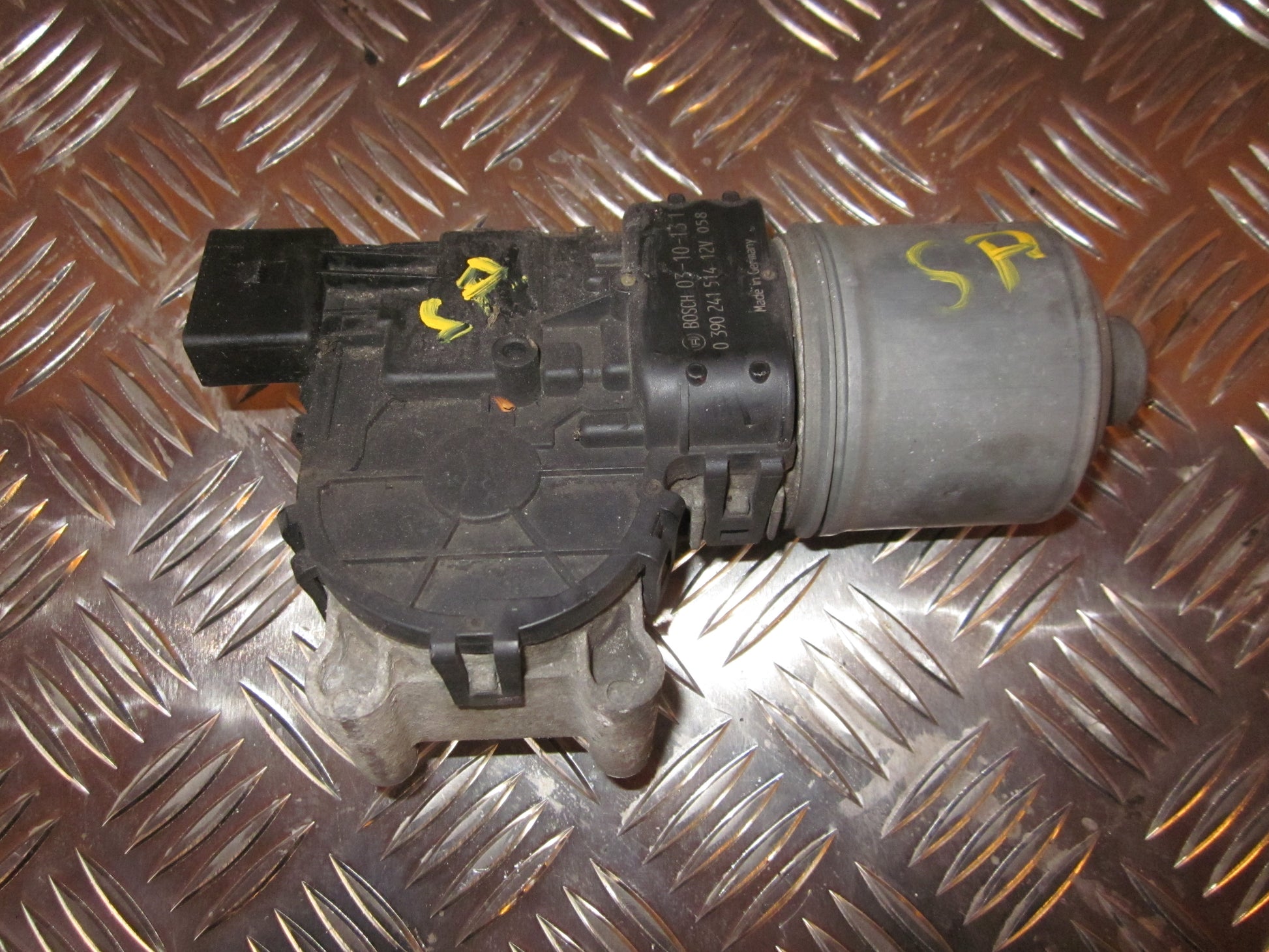 Alfa Romeo 147 Viskermotor Med OEM Nr. Ophugger Fra Alfa Romeo Ophugger