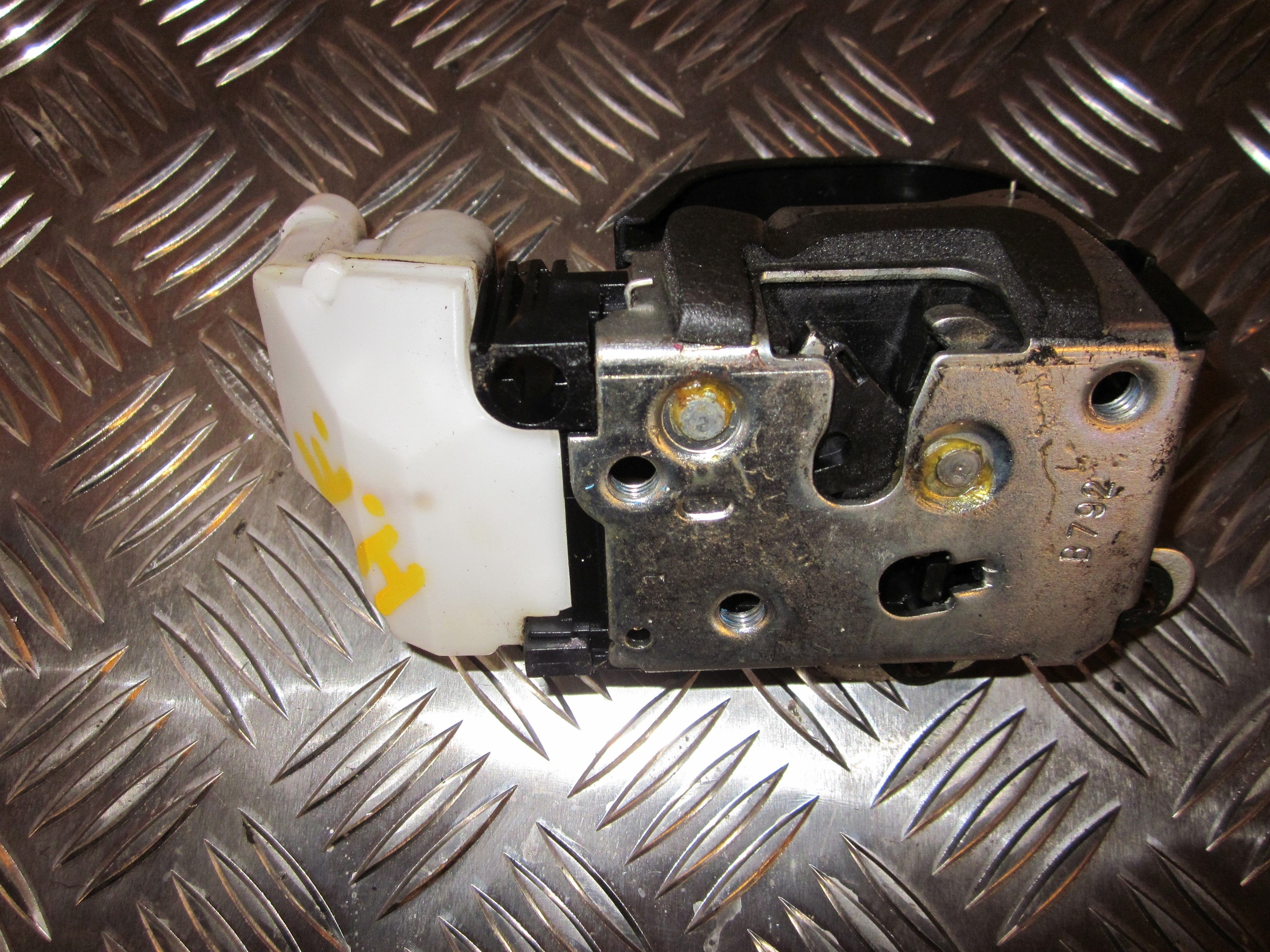 Alfa Romeo Alfa 147 Dørlås Med OEM Nr. Ophugger Fra Alfa Romeo Ophugger
