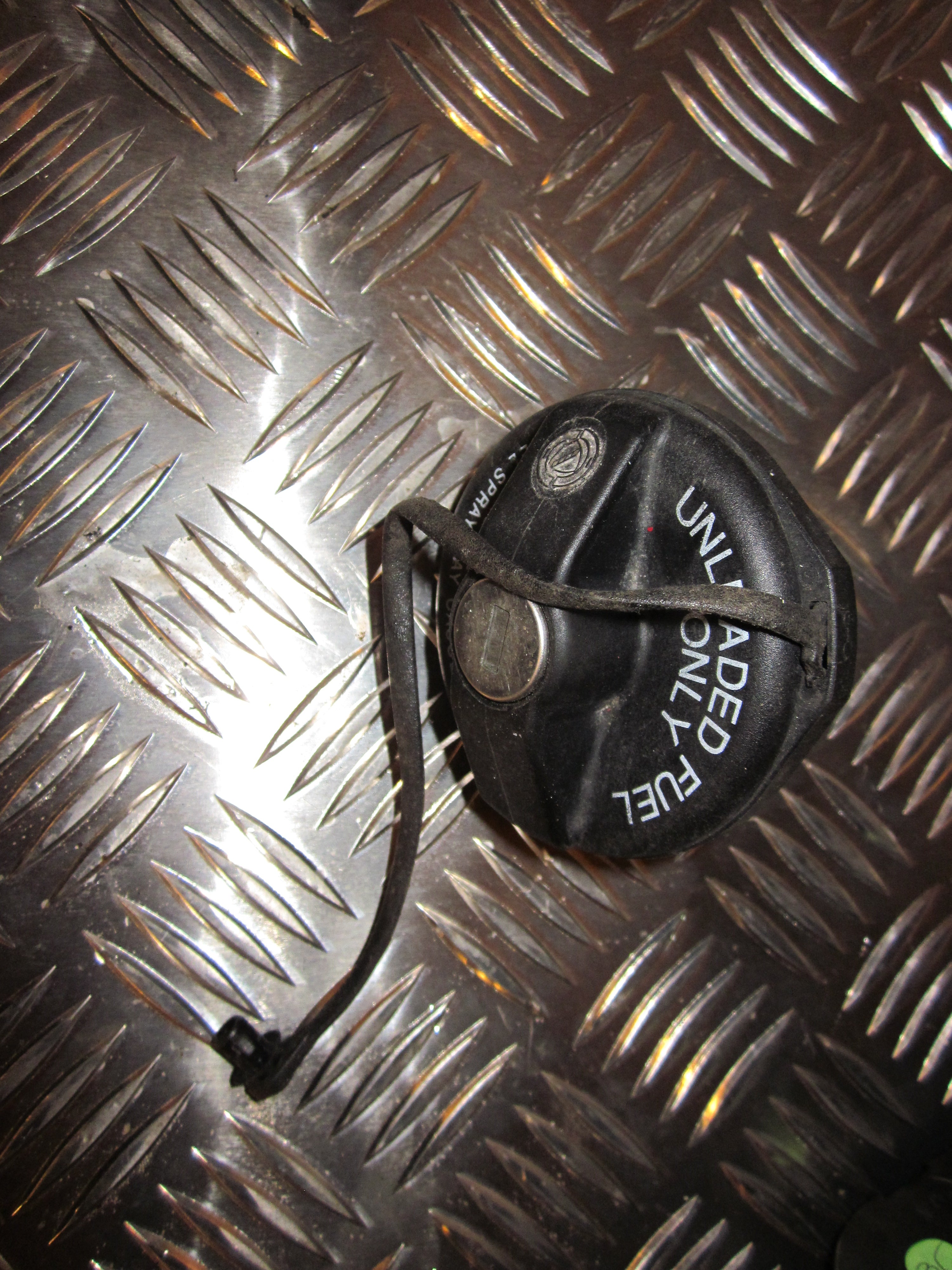 Alfa Romeo Alfa 147 Tankdæksel / Tankprop Med OEM Nr. Ophugger Fra Alfa Romeo Ophugger