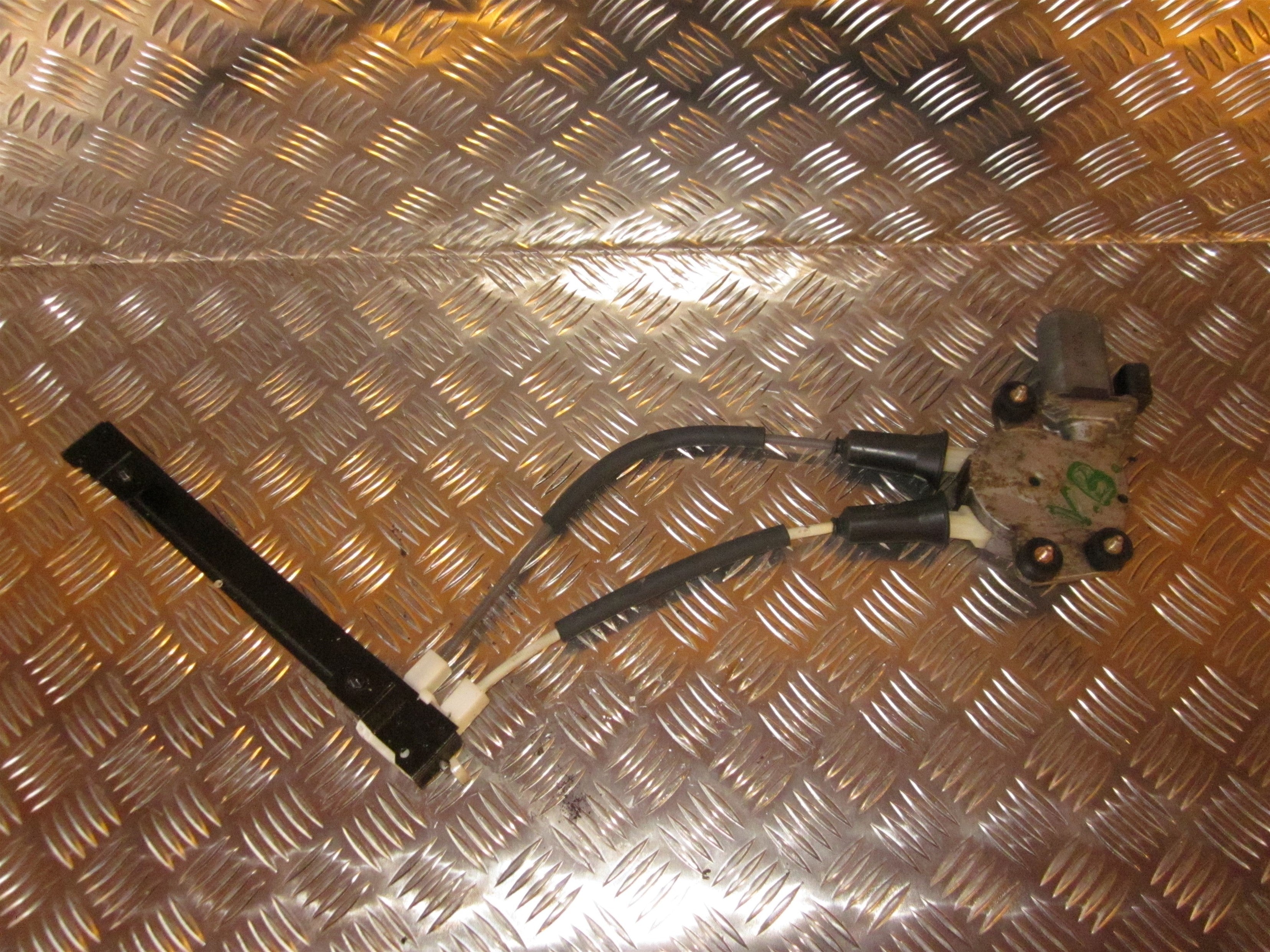 Alfa Romeo Alfa 147 Rudemotor - Rudehejs Med OEM Nr. Ophugger Fra Alfa Romeo Ophugger