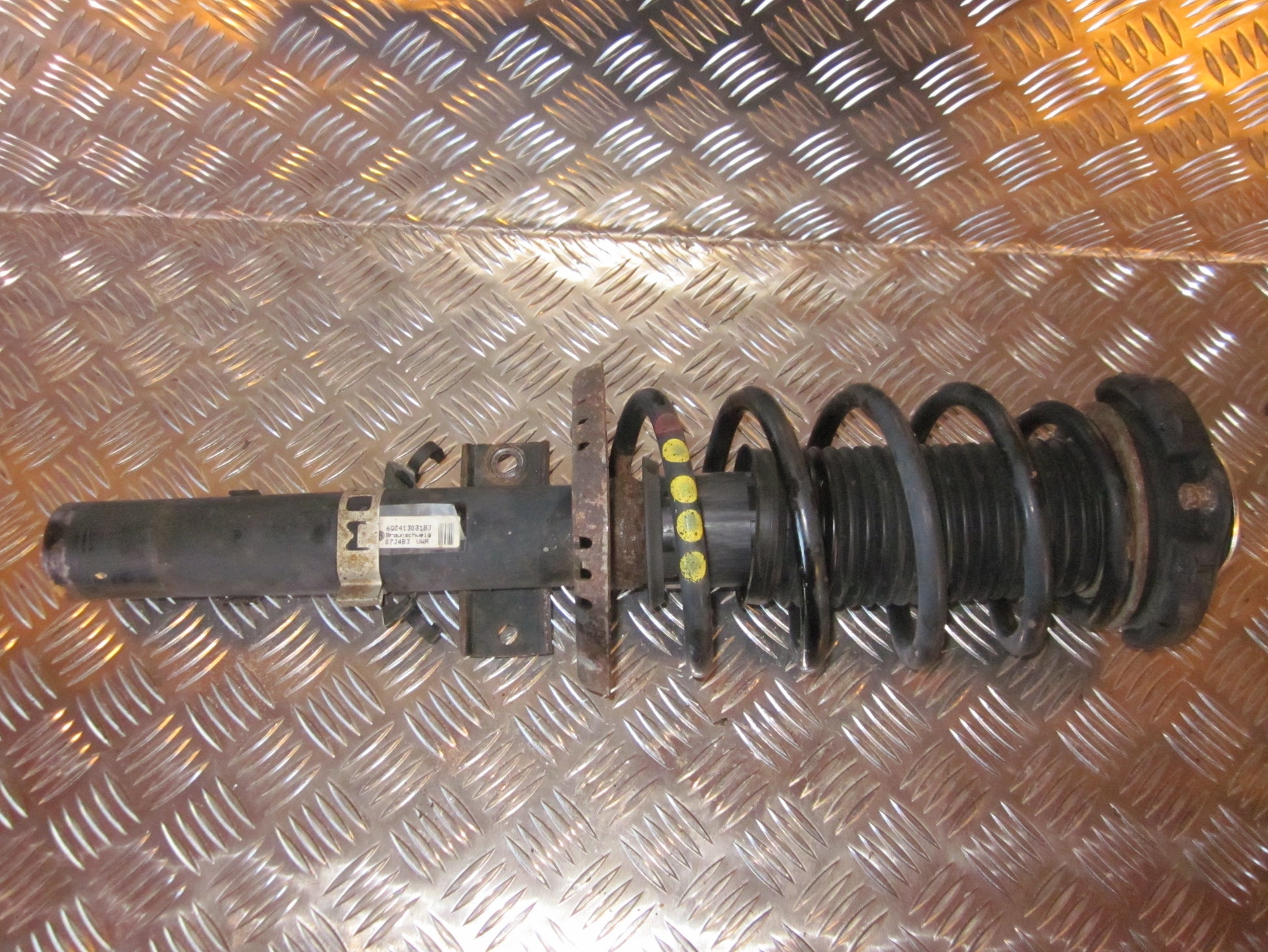 Skoda Fabia Fjederben For Ens Med OEM Nr. 6Q0413031BJ Fra Skoda Ophugger