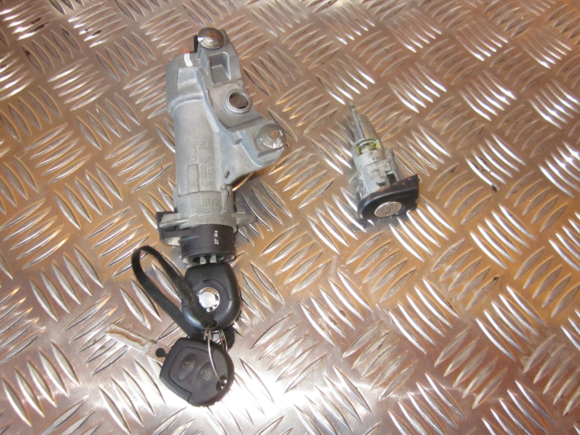 Skoda Fabia Ratlås Med OEM Nr. 4B0905851B Fra Skoda Ophugger