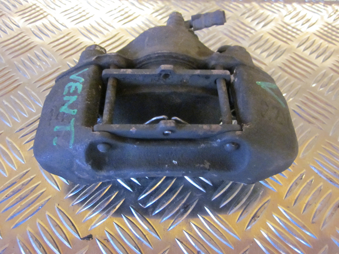 Mazda MX3 Bremsekaliber VF Med OEM Nr. Ophugger Fra Mazda Ophugger