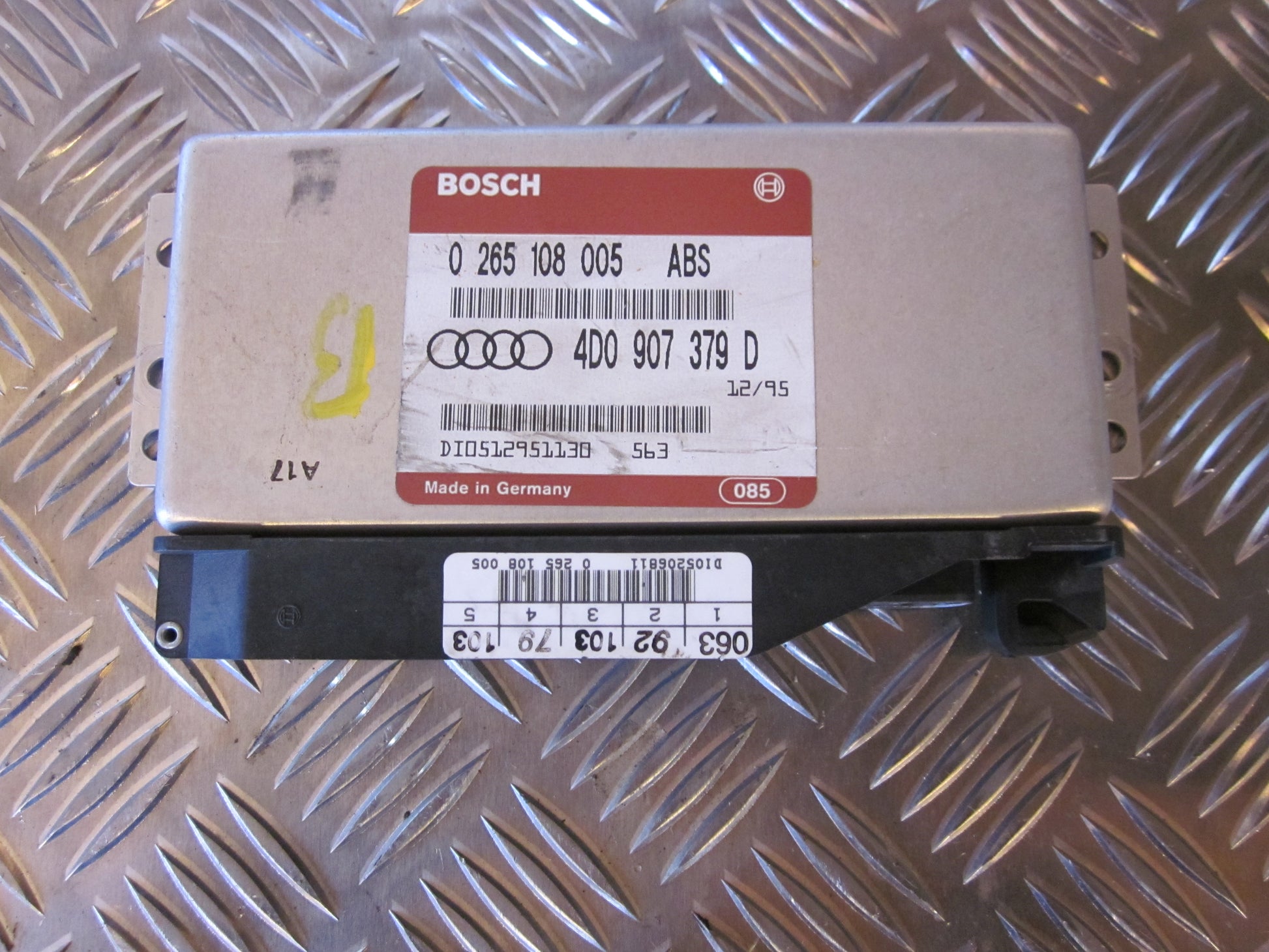 Audi A4 8D Abs Elboks Med OEM Nr. Ophugger Fra Audi Ophugger