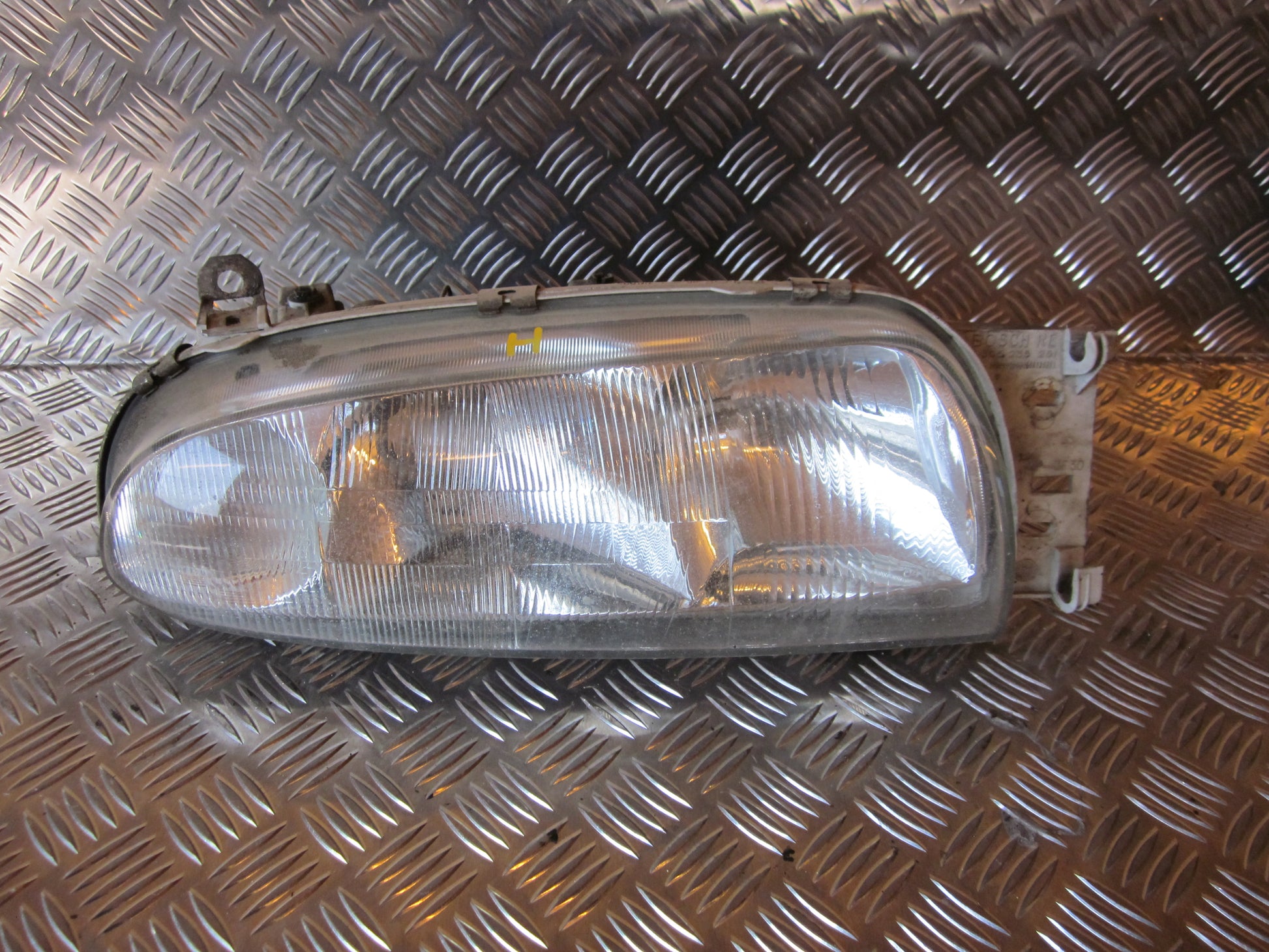 Ford Fiesta 4+5 Forlygte Med OEM Nr. Ophugger Fra Ford Ophugger