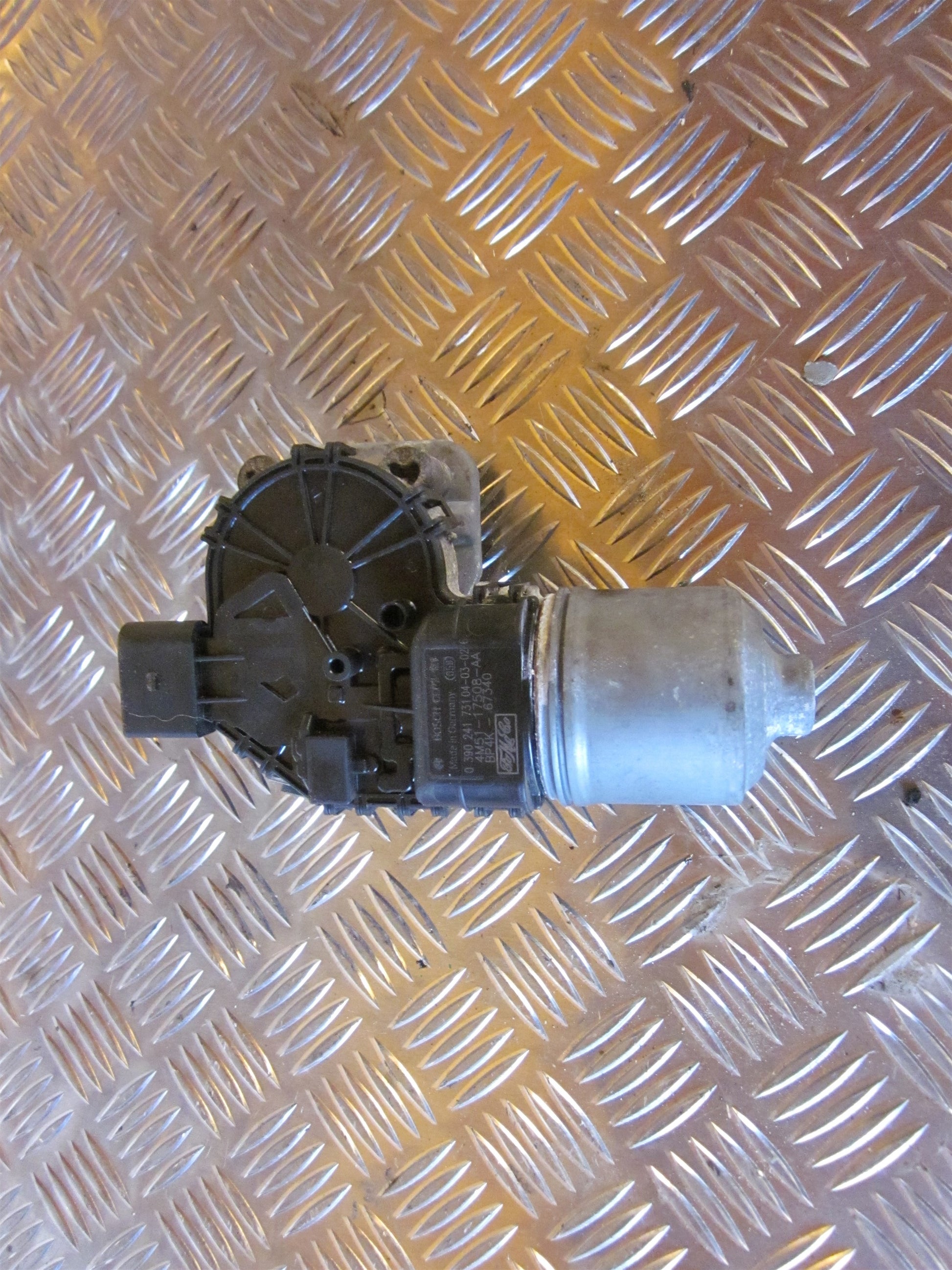 Mazda 3 BK Viskermotor Med OEM Nr. Ophugger Fra Mazda Ophugger