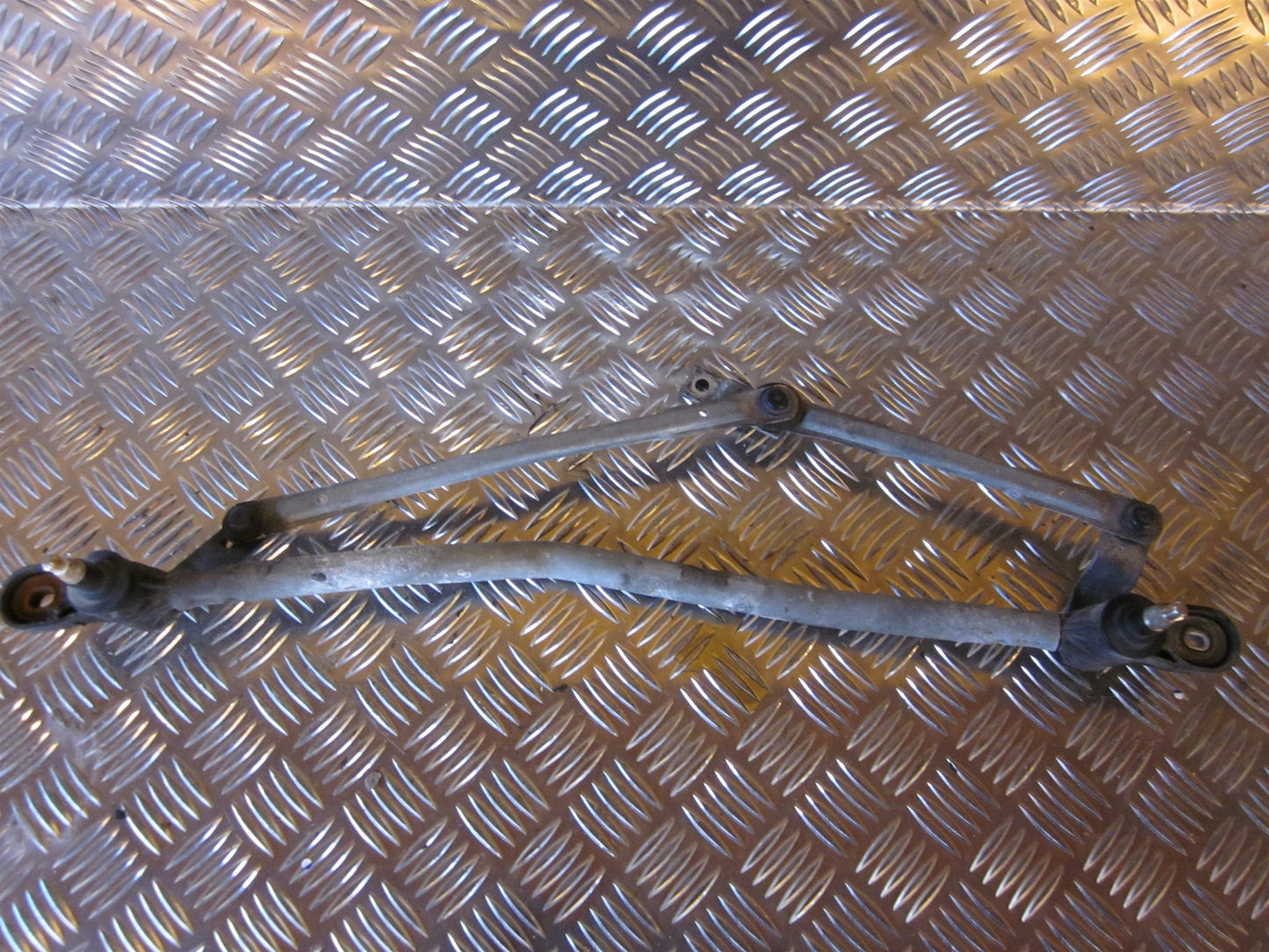 Mazda 3 BK Viskertræk Med OEM Nr. Ophugger Fra Mazda Ophugger