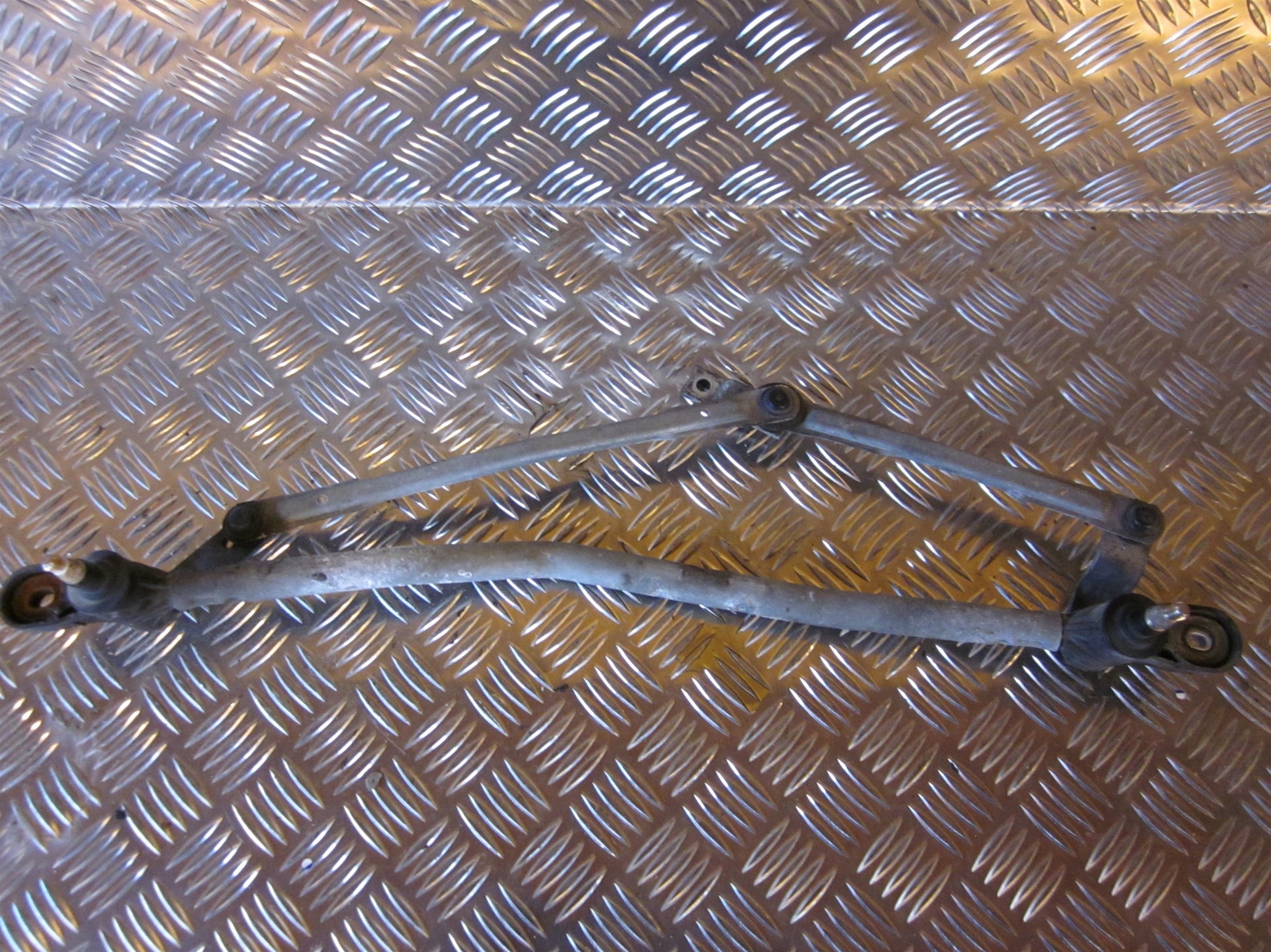 Mazda 3 BK Viskertræk Med OEM Nr. Ophugger Fra Mazda Ophugger