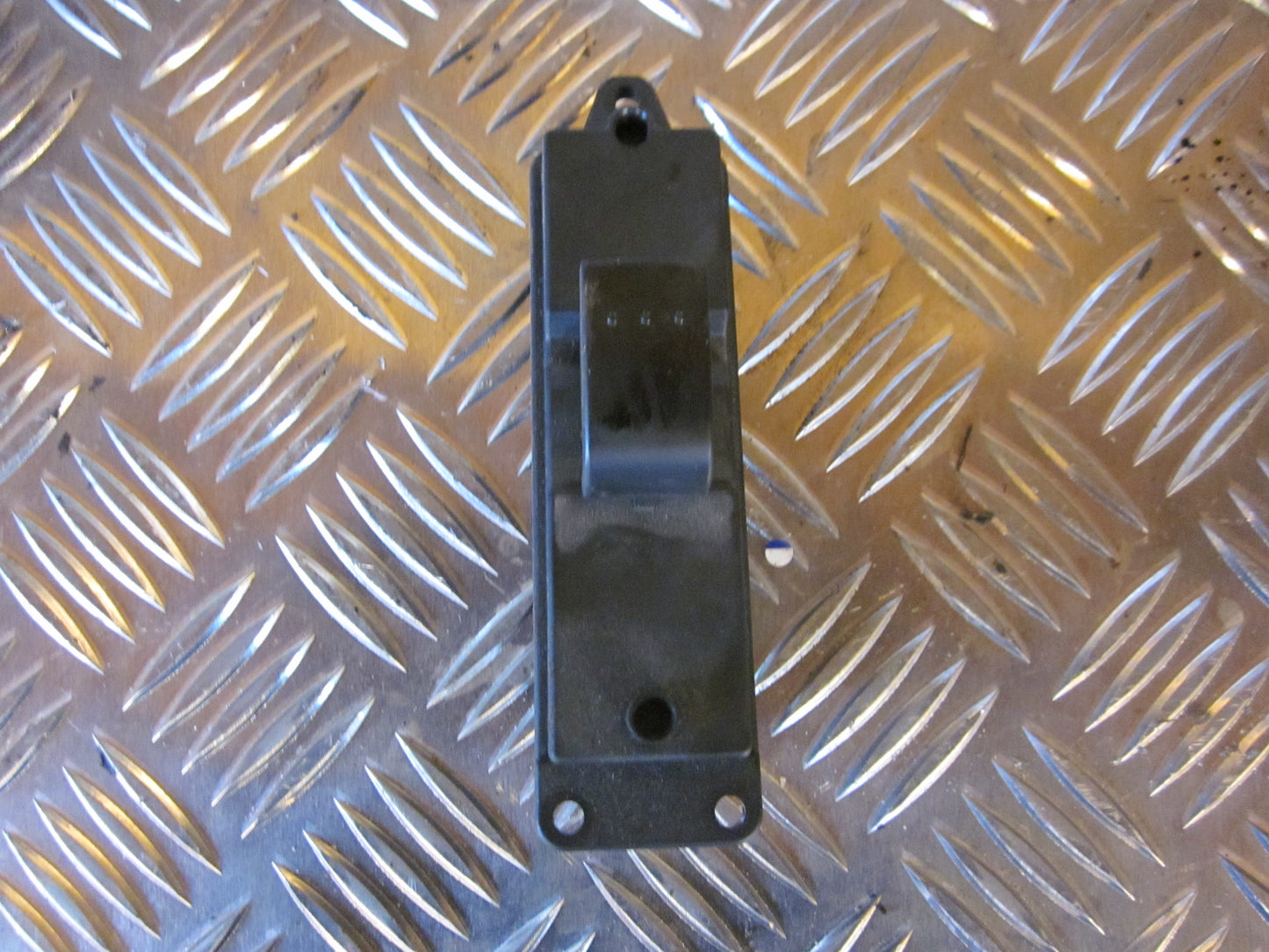 Mazda 3 BK Kontakt Rudehejs Med OEM Nr. Ophugger Fra Mazda Ophugger