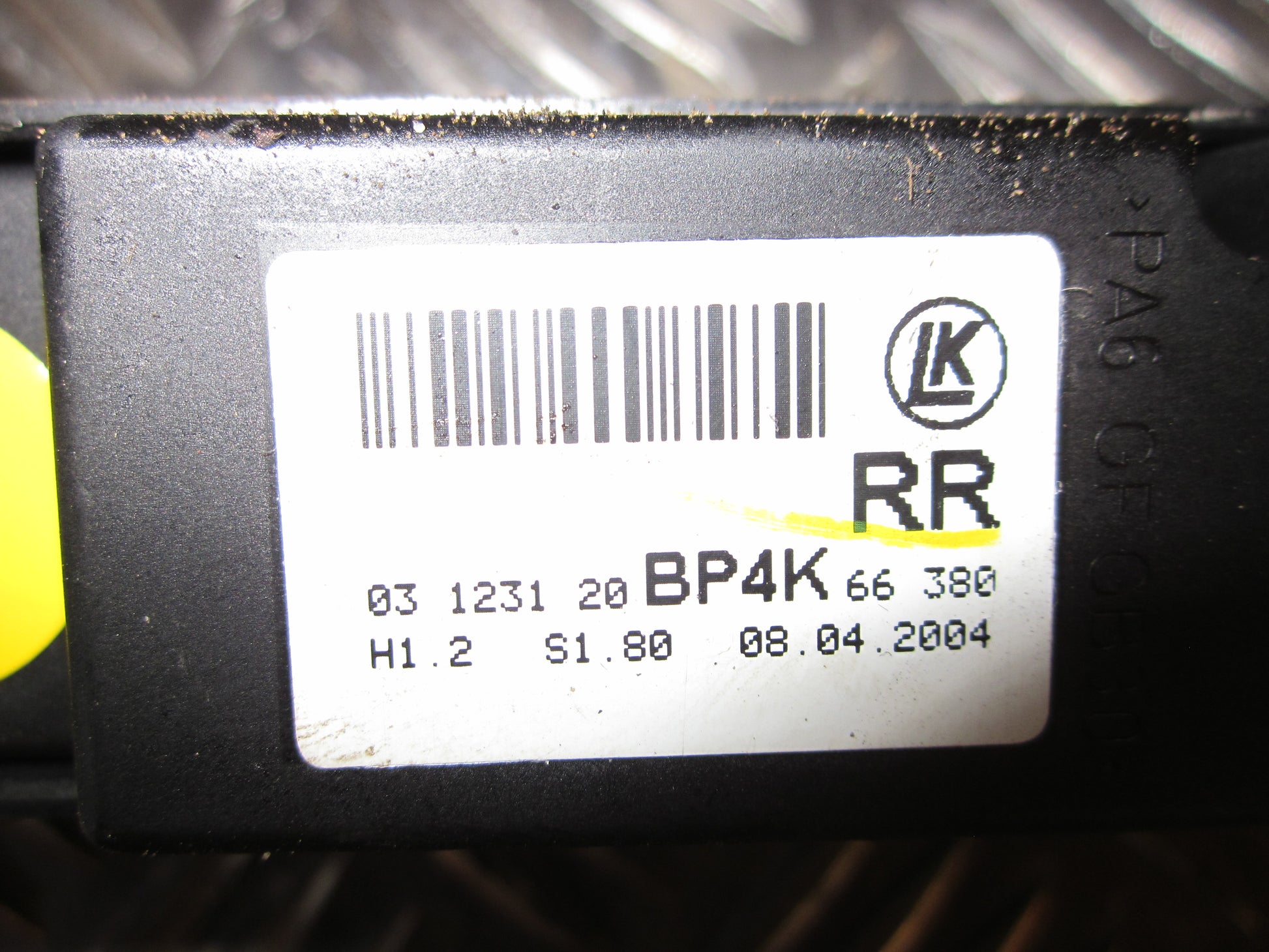 Mazda 3 BK Kontakt Rudehejs Med OEM Nr. Ophugger Fra Mazda Ophugger