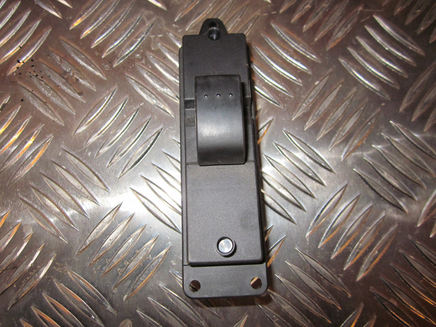 Mazda 3 BK Kontakt Rudehejs Med OEM Nr. Ophugger Fra Mazda Ophugger