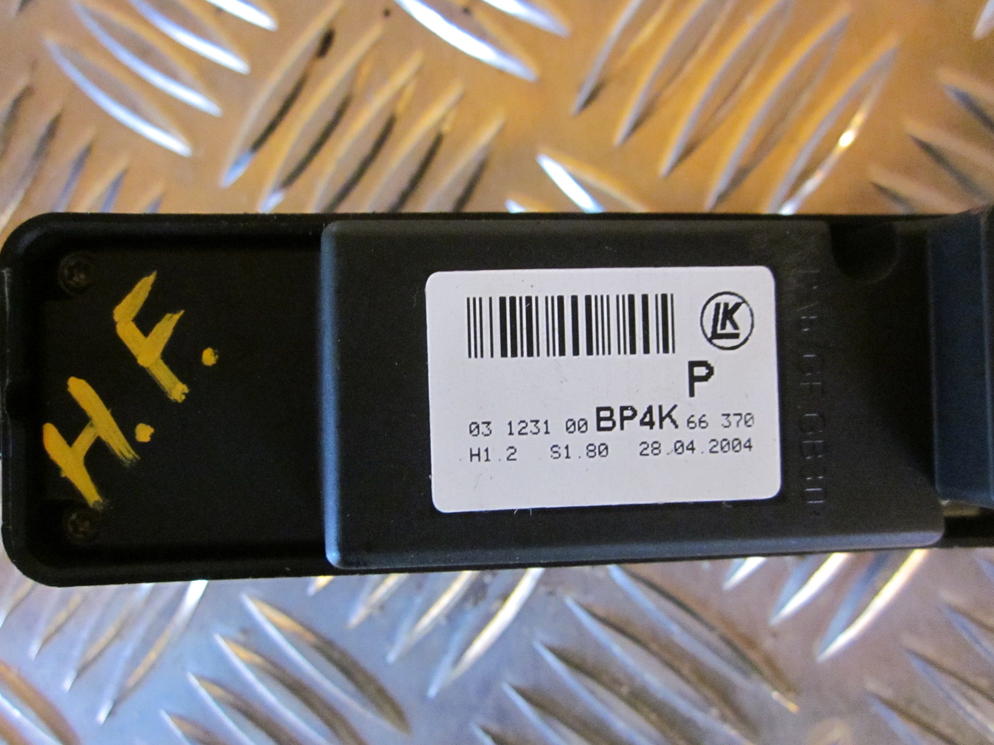 Mazda 3 BK Kontakt Rudehejs Med OEM Nr. Ophugger Fra Mazda Ophugger