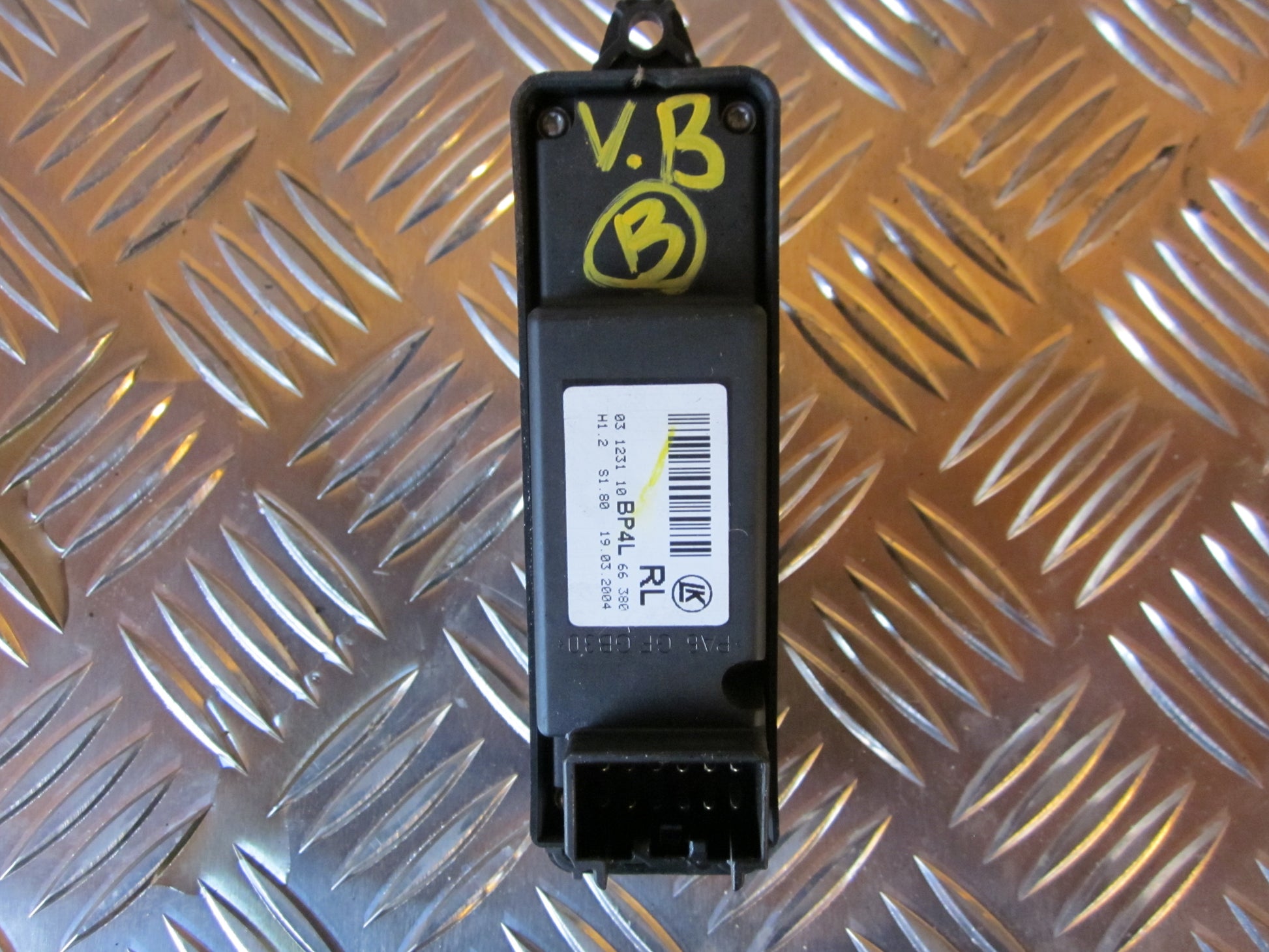 Mazda 3 BK Kontakt Rudehejs Med OEM Nr. Ophugger Fra Mazda Ophugger