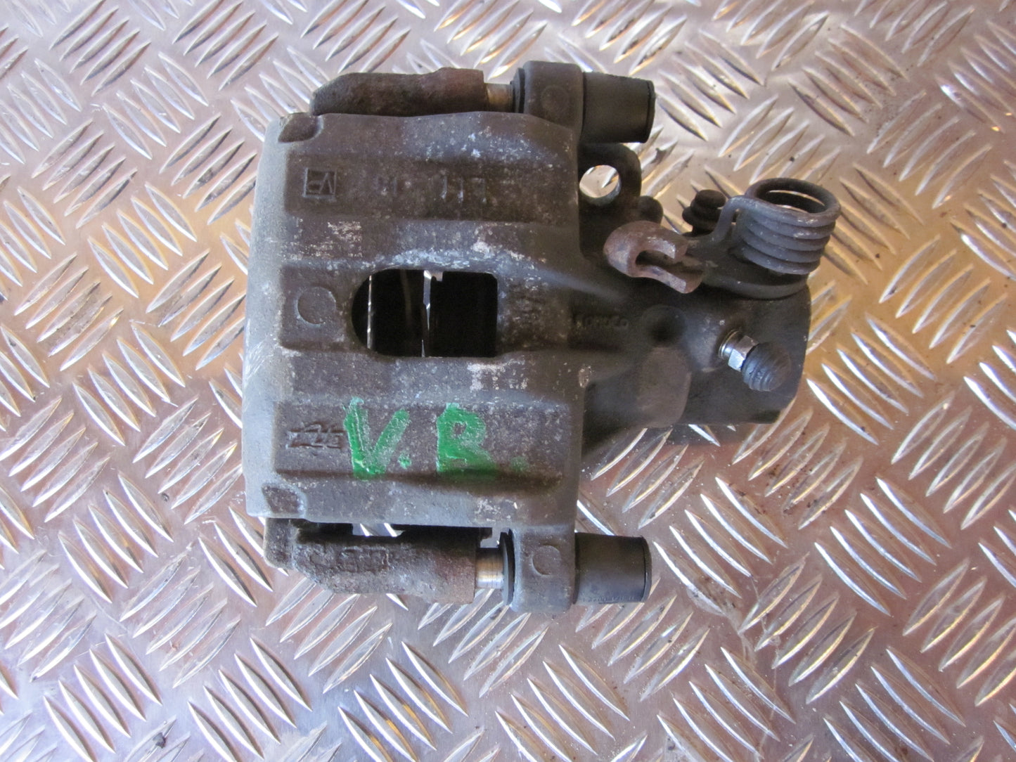 Mazda 3 BK Bremsekaliber VB Med OEM Nr. Ophugger Fra Mazda Ophugger