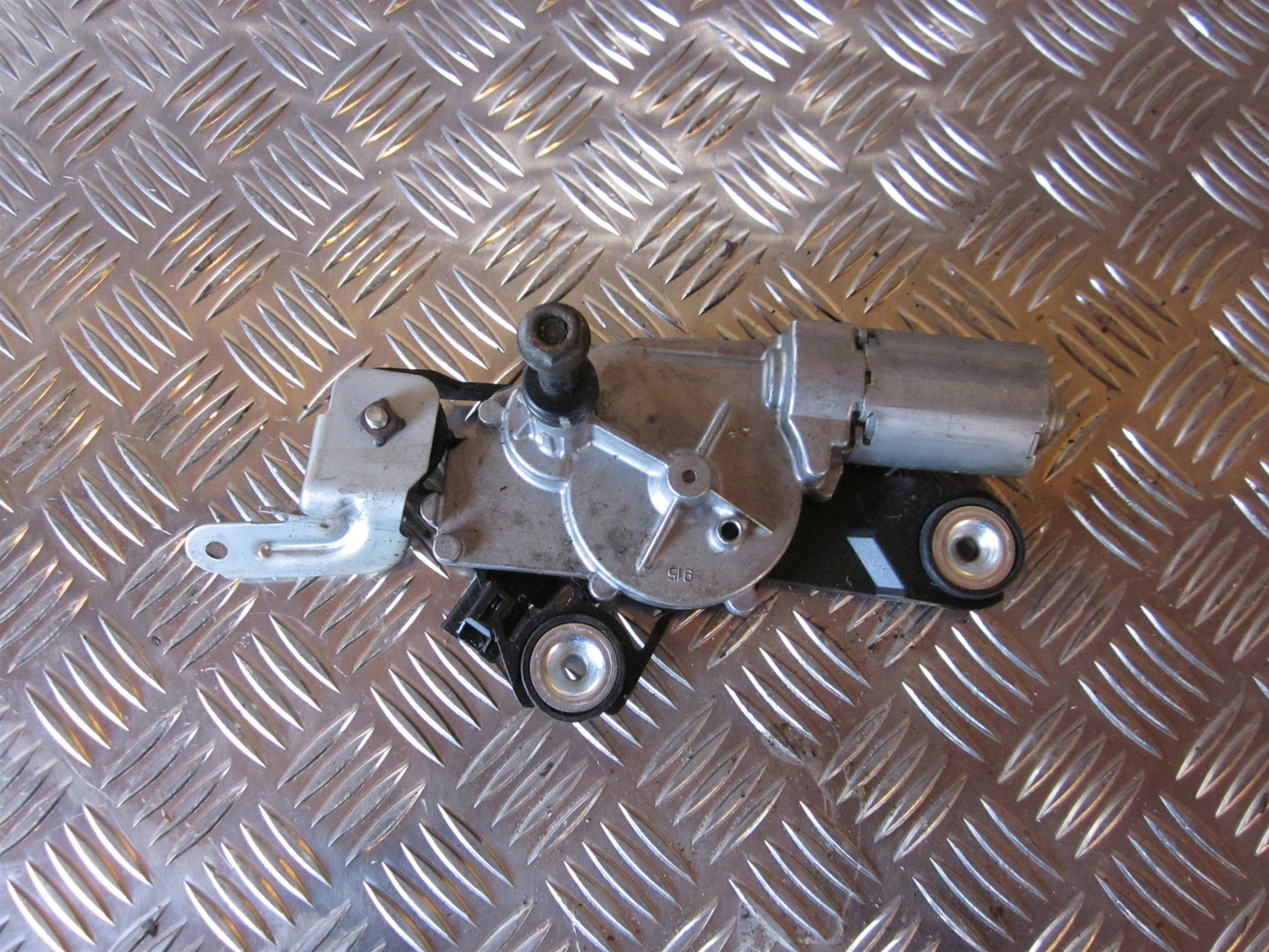 Mazda 3 BK Bagrudevisker Motor Med OEM Nr. 0390201588 Fra Mazda Ophugger