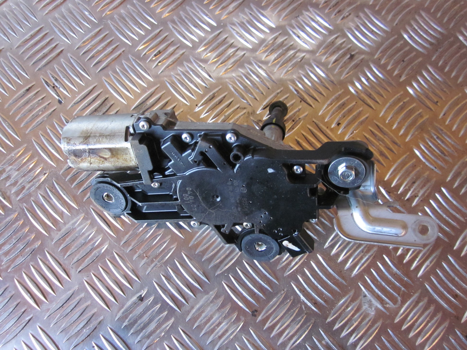 Mazda 3 BK Bagrudevisker Motor Med OEM Nr. 0390201588 Fra Mazda Ophugger