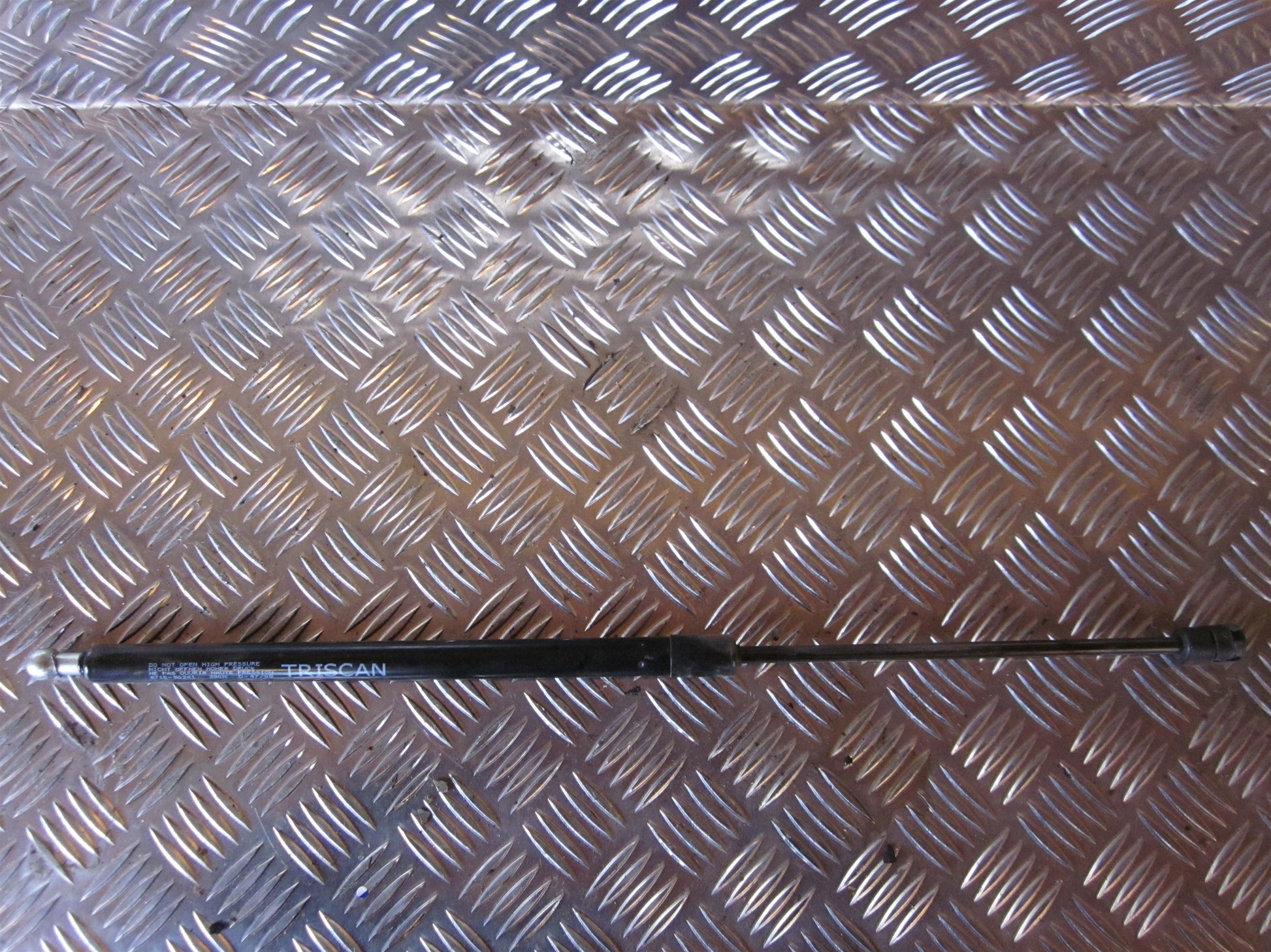 Mazda 3 BK Bagklapsdæmper Med OEM Nr. Ophugger Fra Mazda Ophugger