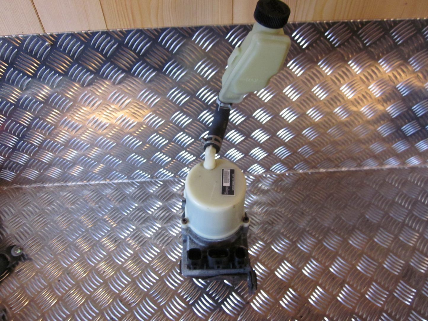 Mazda 3 BK Servopumpe Med OEM Nr. Ophugger Fra Mazda Ophugger