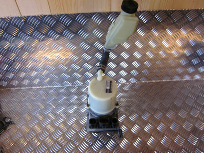 Mazda 3 BK Servopumpe Med OEM Nr. Ophugger Fra Mazda Ophugger