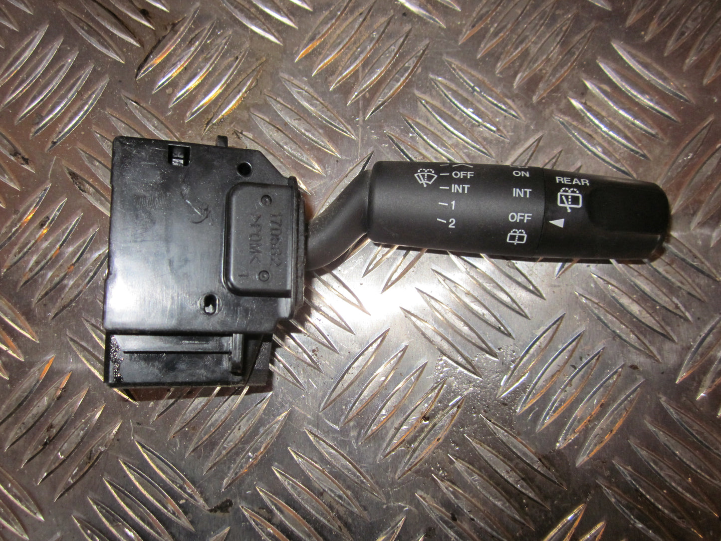 Mazda 3 BK Kontakt Visker Med OEM Nr. Ophugger Fra Mazda Ophugger