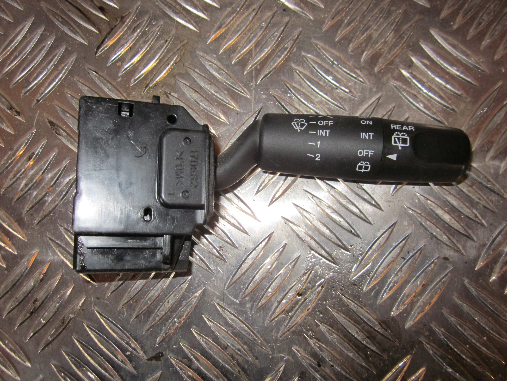 Mazda 3 BK Kontakt Visker Med OEM Nr. Ophugger Fra Mazda Ophugger