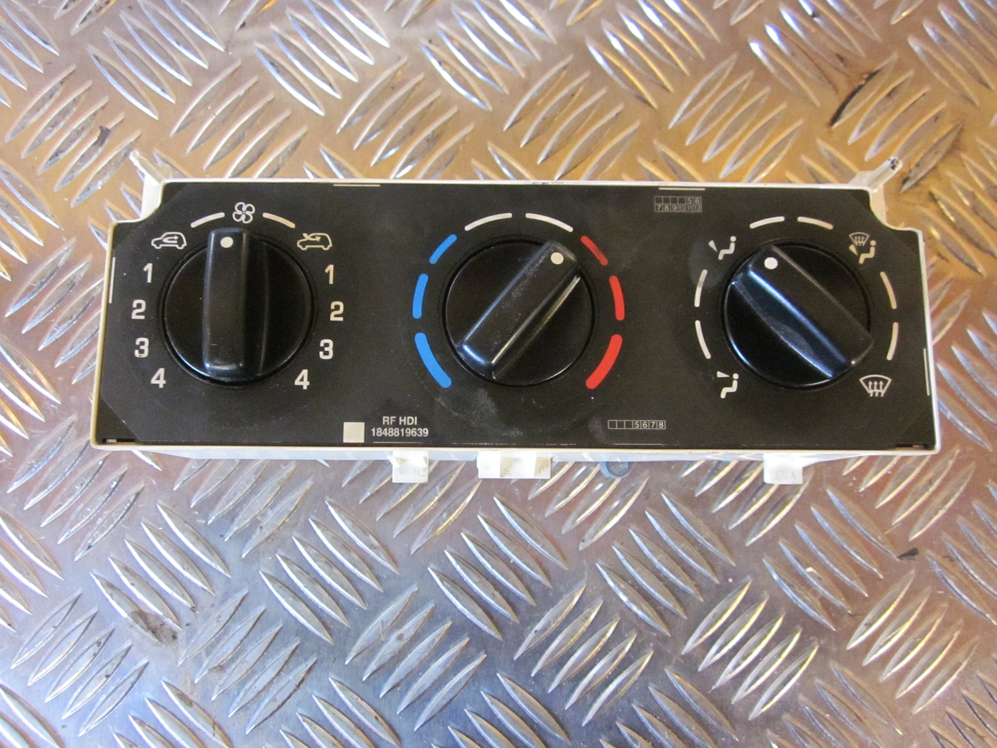 Peugeot Partner Varmeregulering Med OEM Nr. Ophugger Fra Peugeot Ophugger