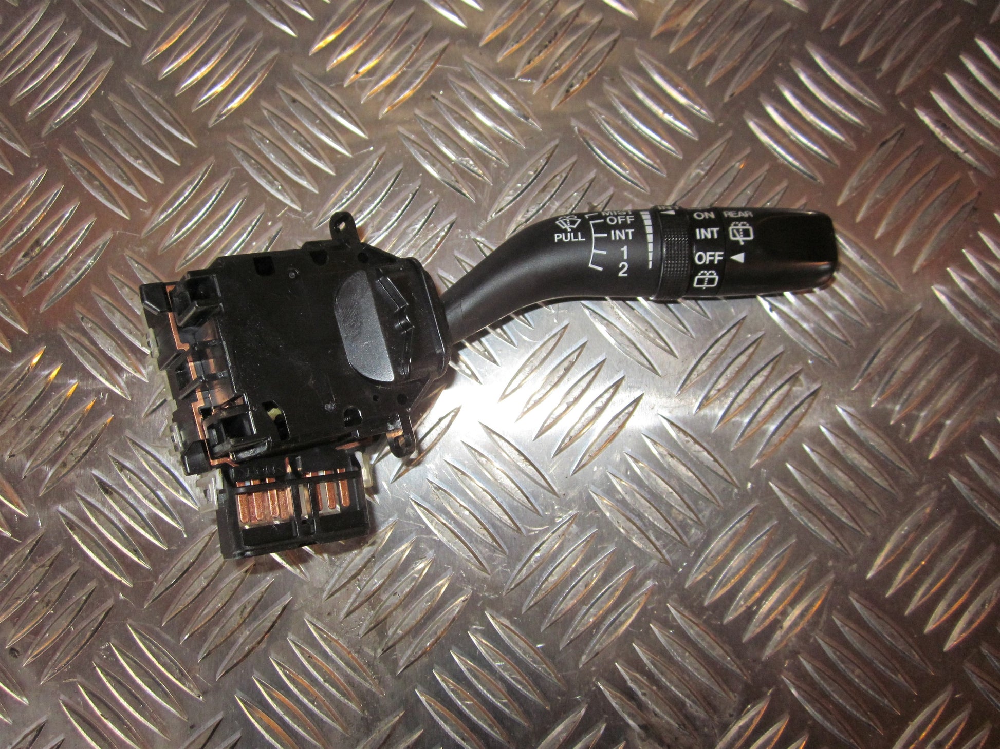 Mazda 6 GG/GY Kontakt Visker Med OEM Nr. Ophugger Fra Mazda Ophugger