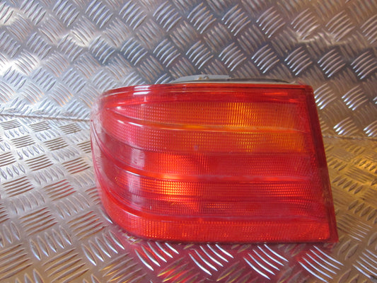 Mercedes E W210 Baglygte Med OEM Nr. 2108204364 Fra Mercedes Ophugger